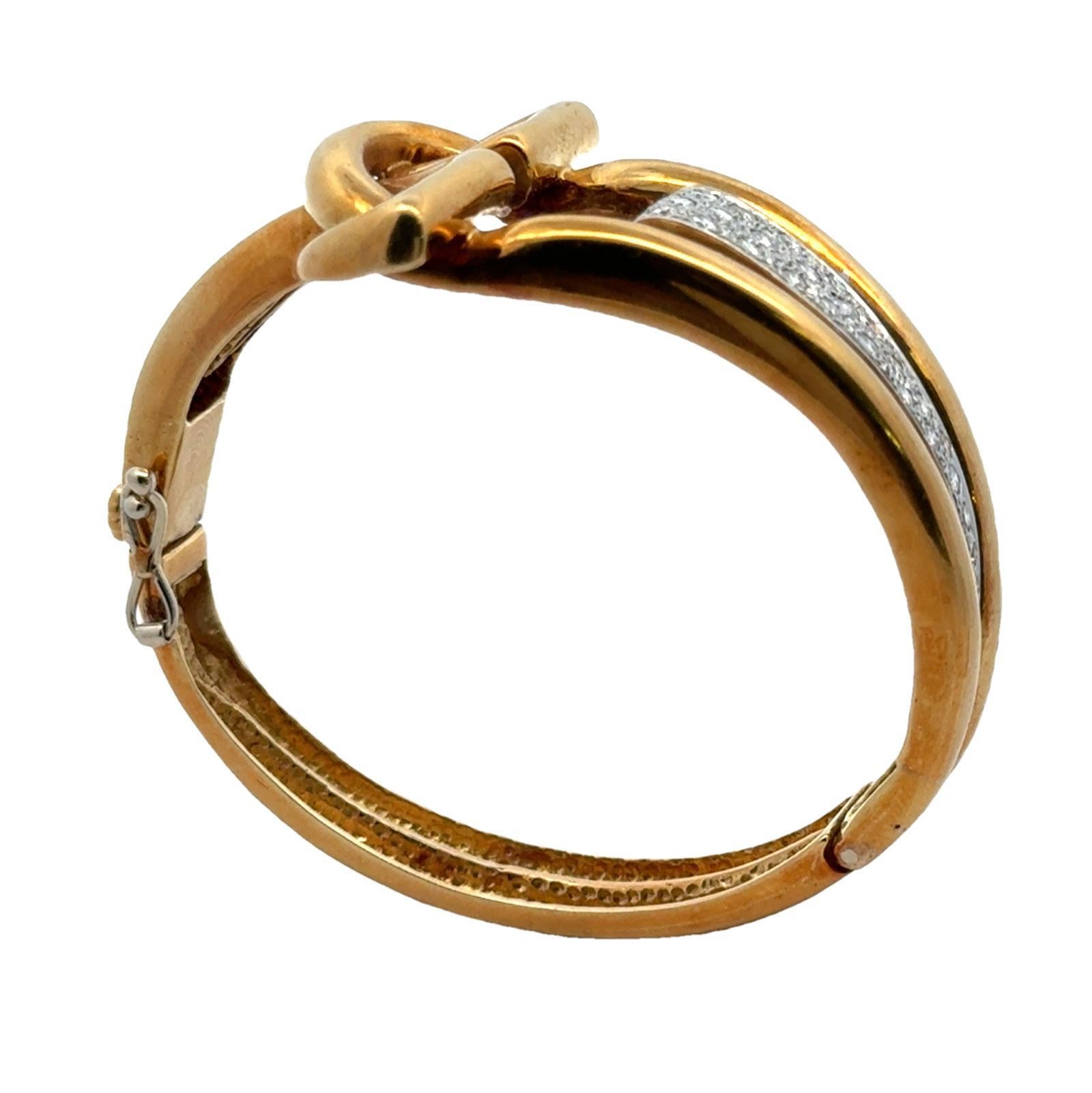 Rétro Bracelet jonc à charnières rétro en or jaune 18 carats du milieu du 20e siècle en vente