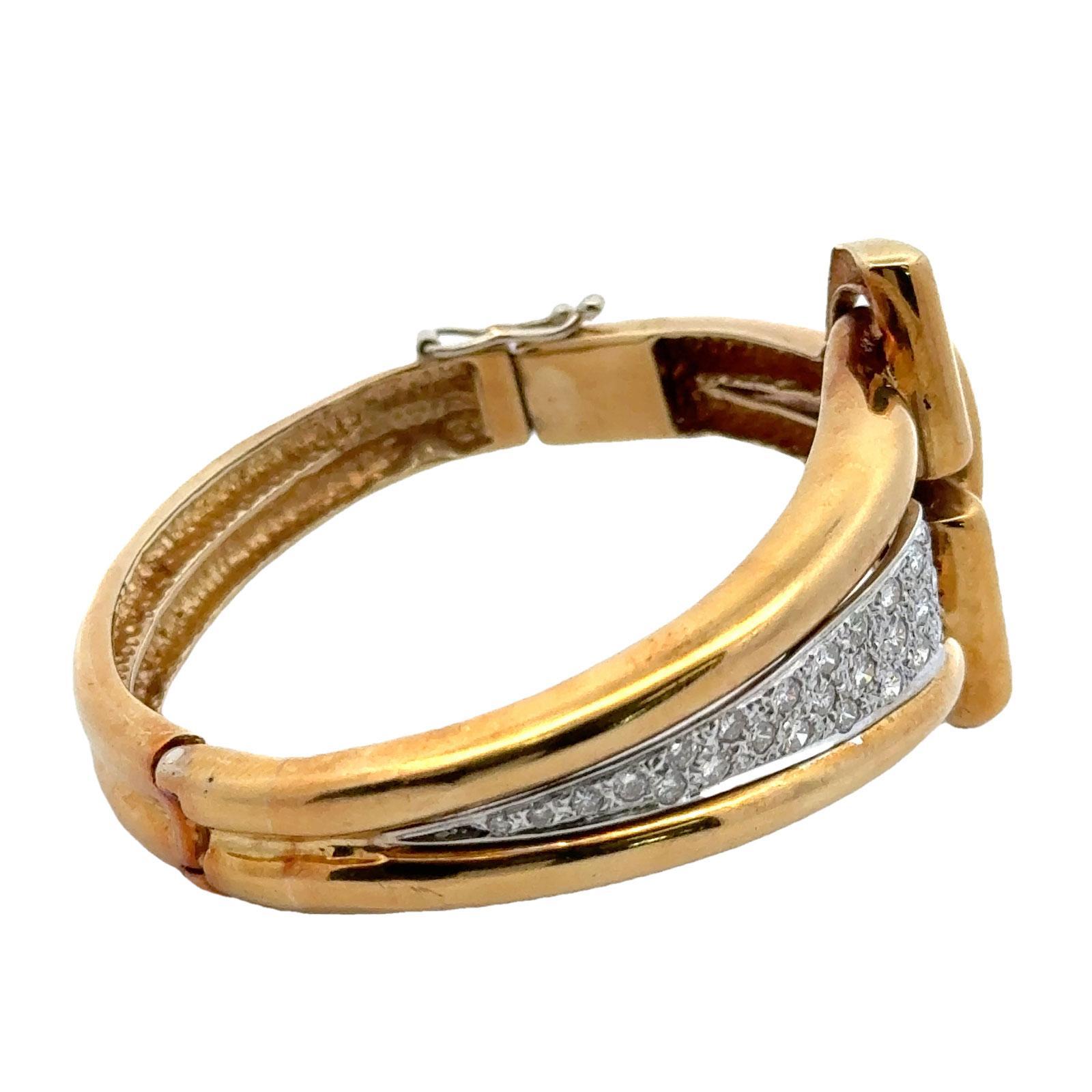 Bracelet jonc à charnières rétro en or jaune 18 carats du milieu du 20e siècle Excellent état - En vente à Boca Raton, FL