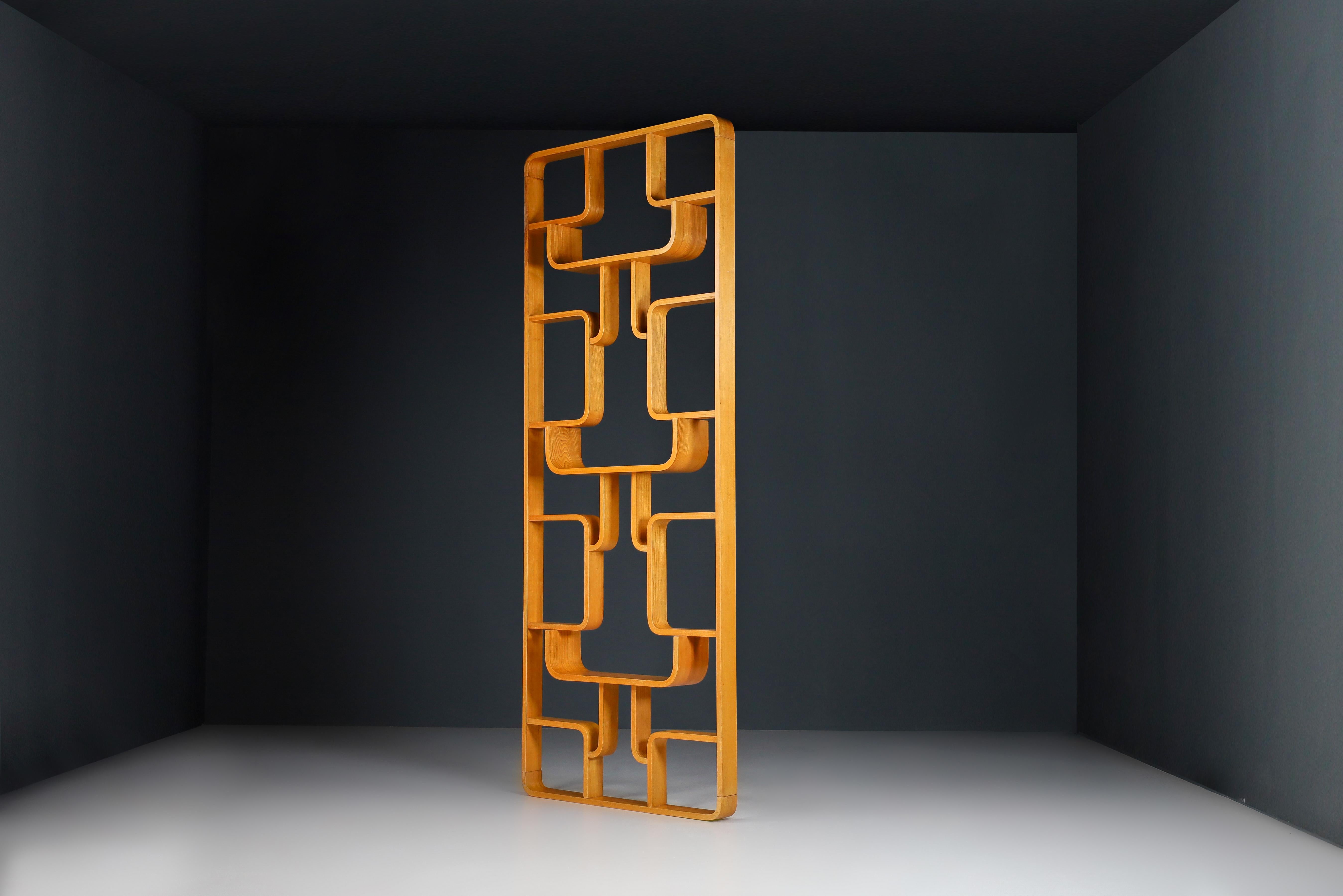 Mid-20th Century Room Dividers in Blond Bent-Wood by Ludvik Volak, Praque 1960s  In Good Condition In Almelo, NL
