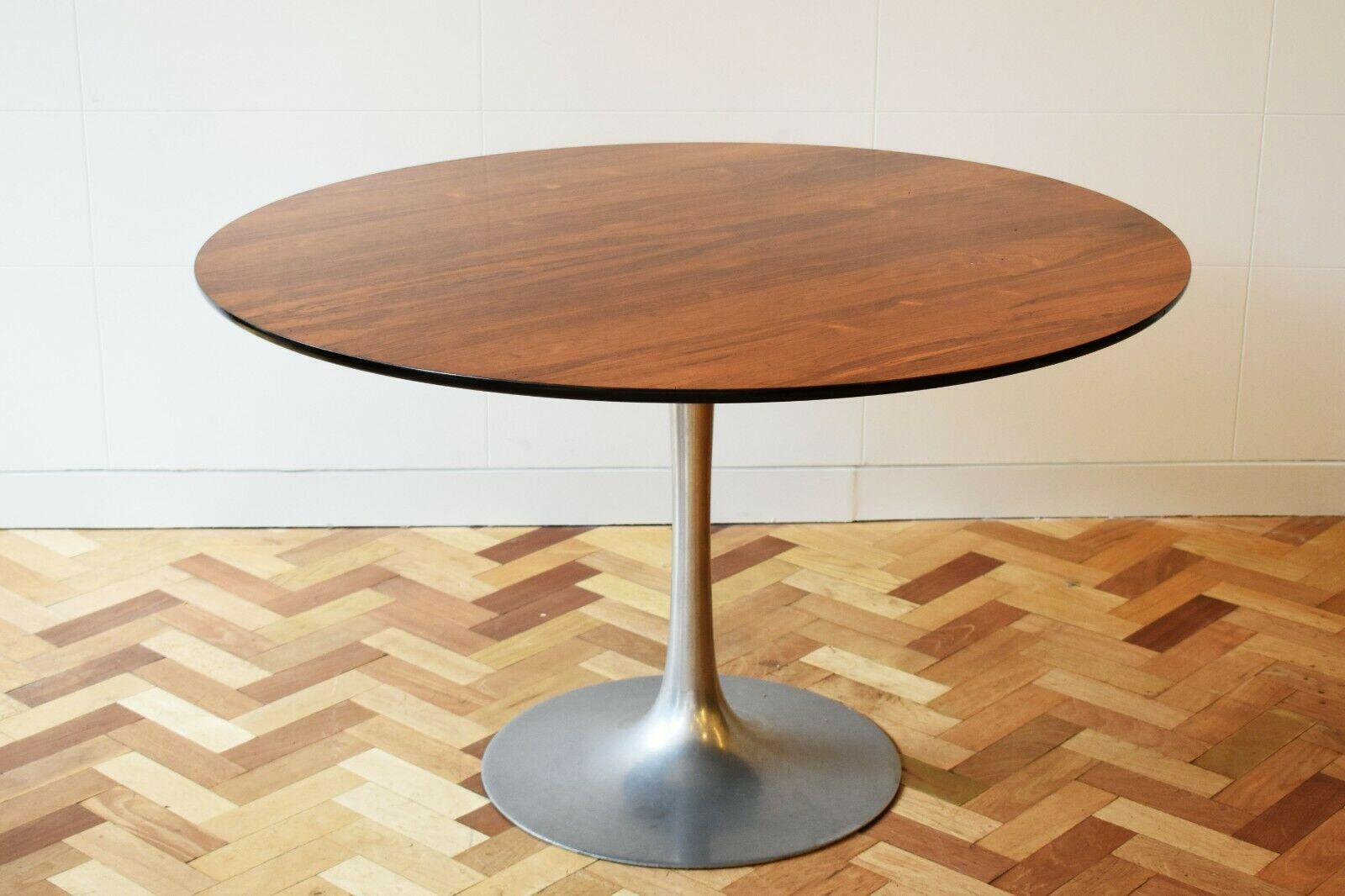 Mid 20th century rosewood tulip dining table, designed by Maurice Burke for Arkana in the 1960s. 

Set up on a sleek aluminium base, this elegant table comfortably seats six. Simple yet versatile, this would look perfect in any modernist space.