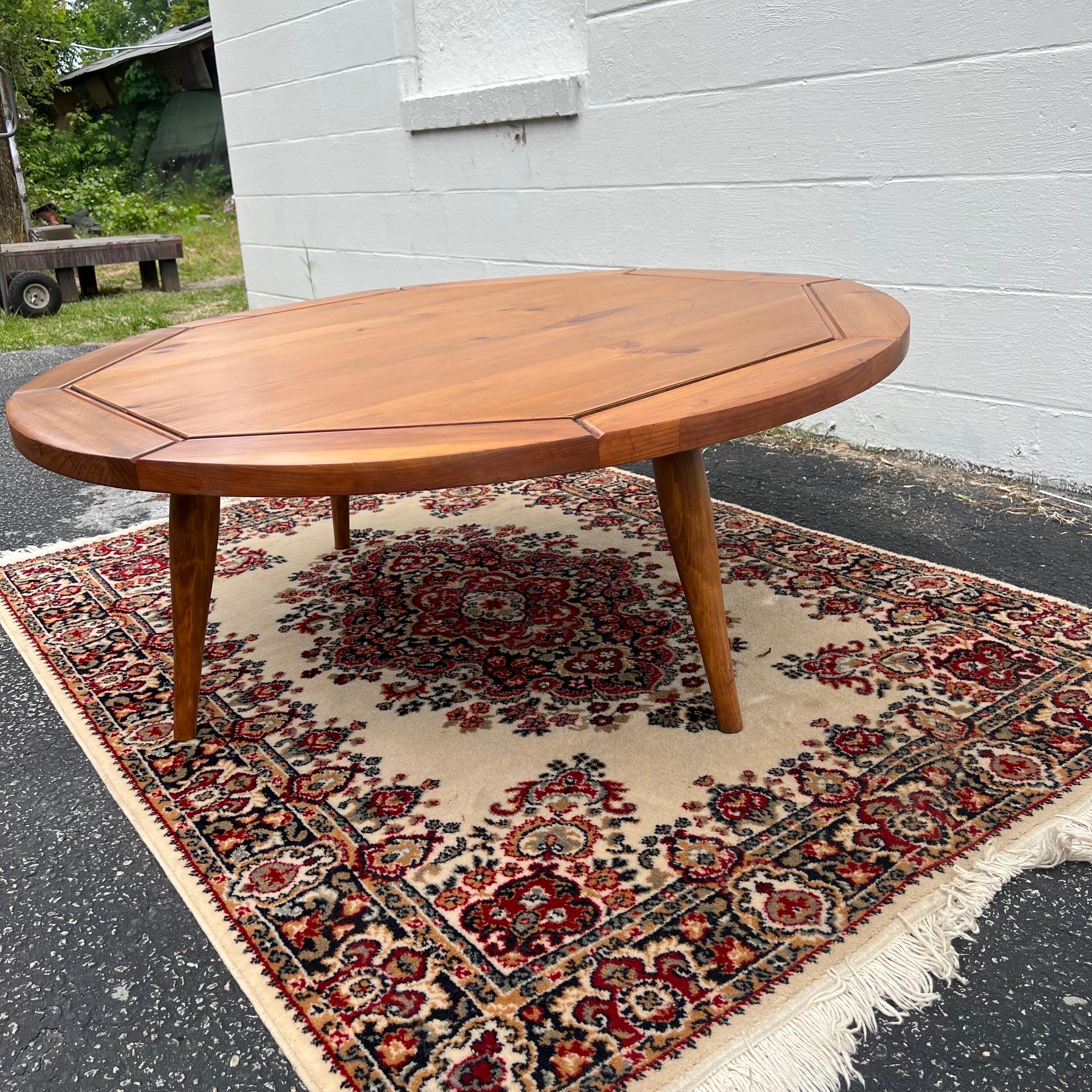 Mid-20th Century Round Pine Coffee Table For Sale 5