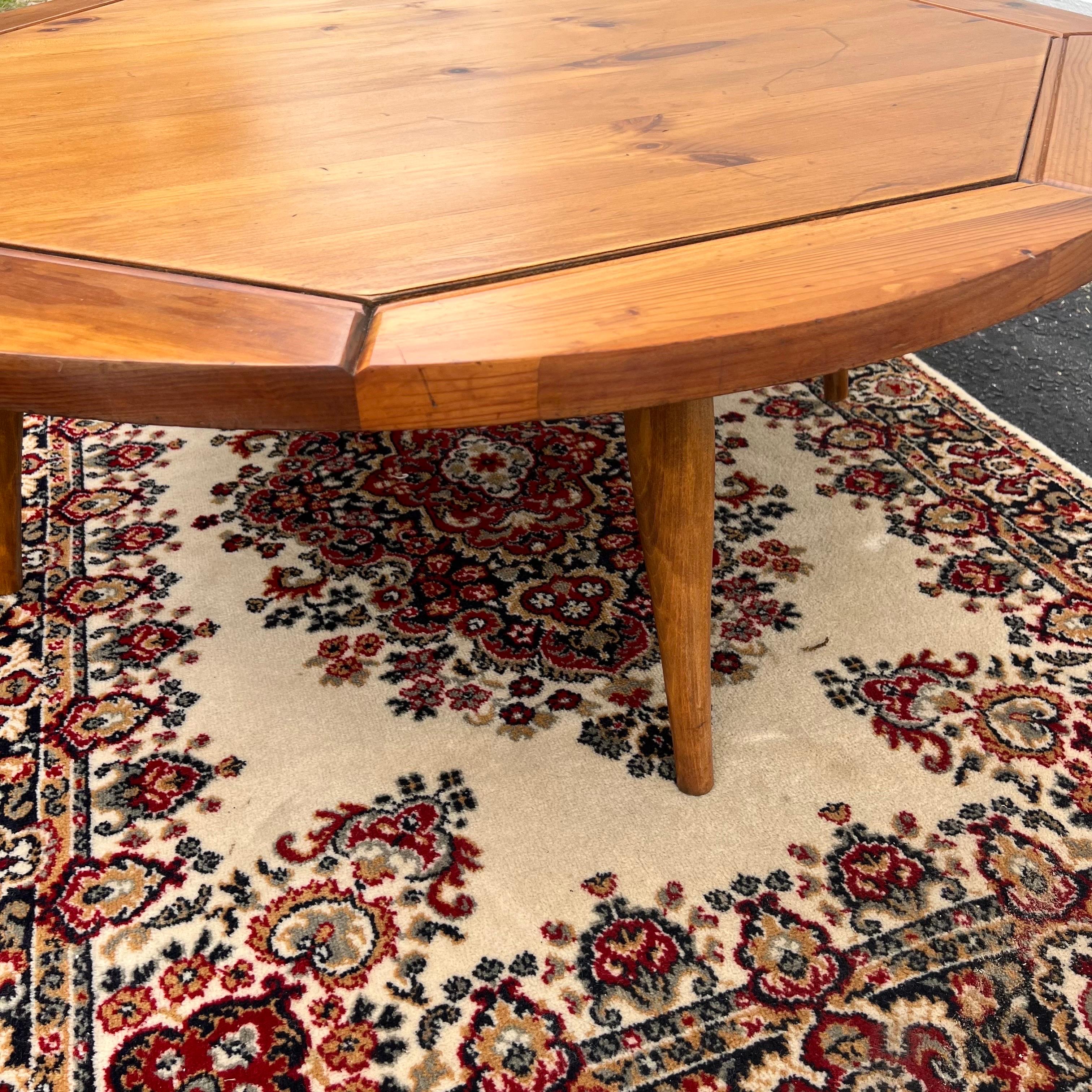 Mid-20th Century Round Pine Coffee Table For Sale 7