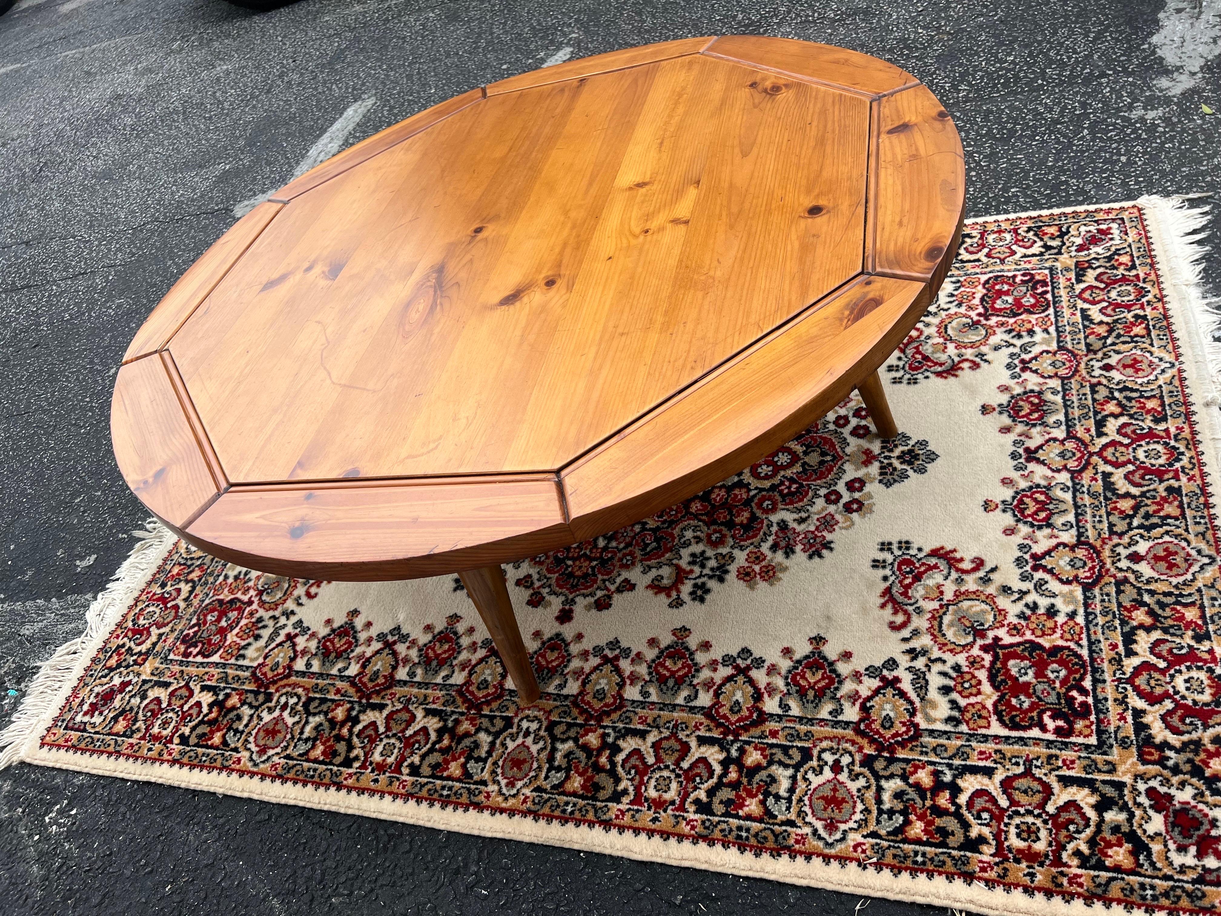 Mid-20th Century Round Pine Coffee Table For Sale 9
