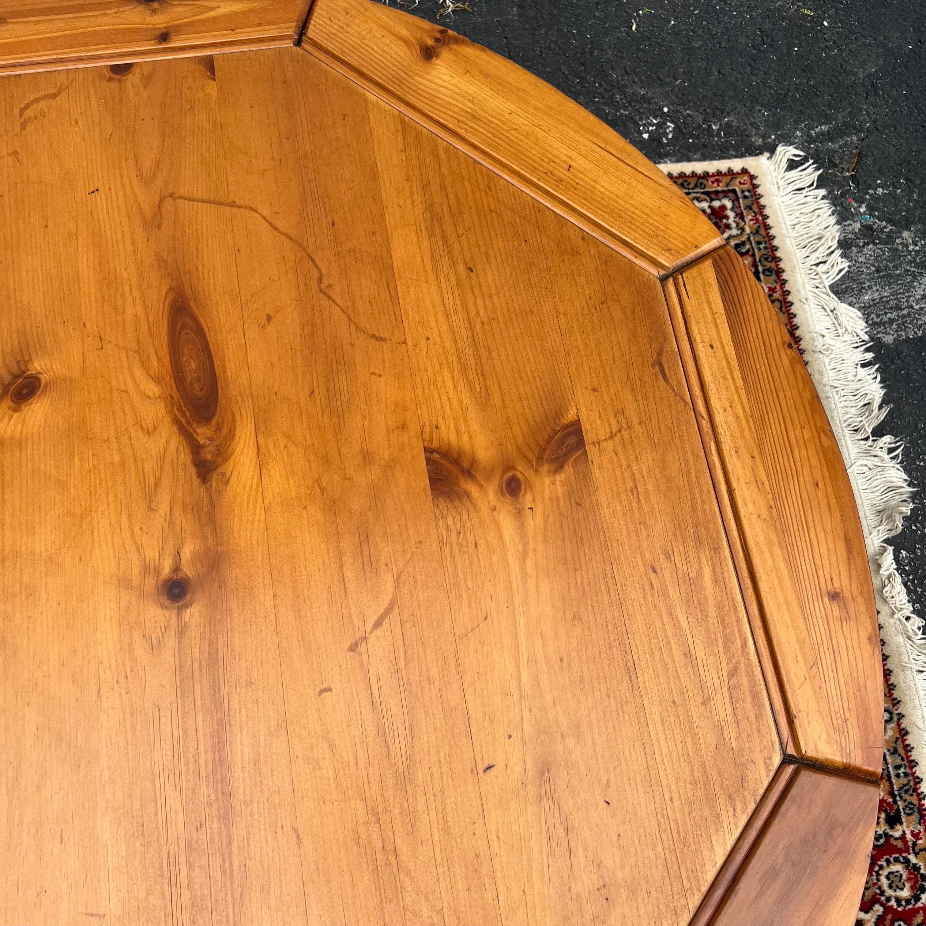 Mid-20th Century Round Pine Coffee Table For Sale 1