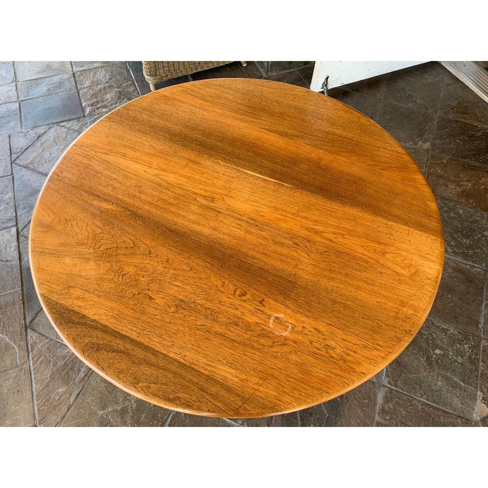 Mid-20th Century Round Walnut Dinning Table In Good Condition For Sale In San Francisco, CA
