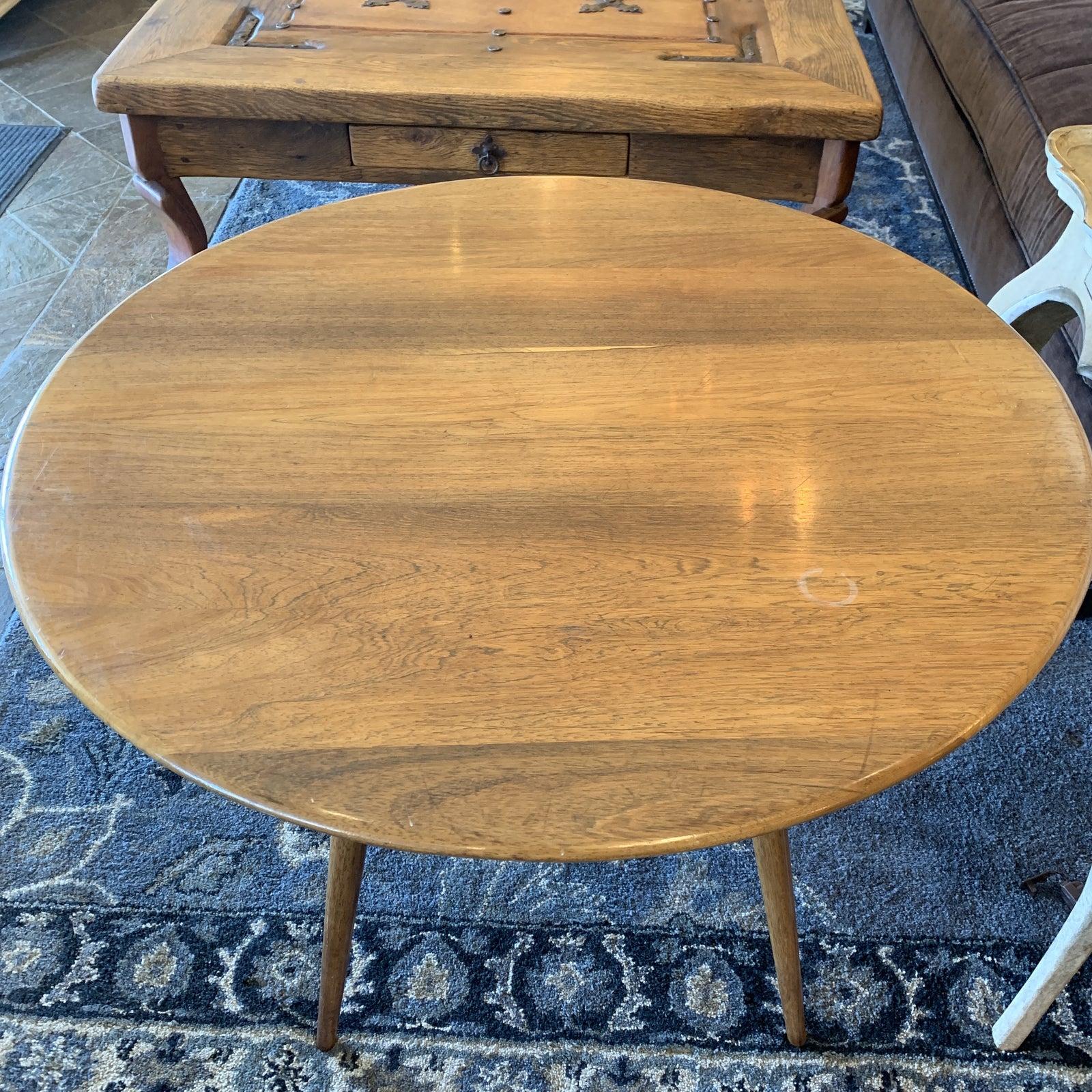 Mid-20th Century Round Walnut Dinning Table For Sale 1