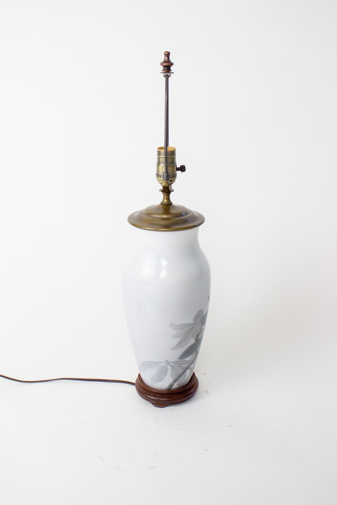 Danois Lampe de table en rhododendron du milieu du 20e siècle de Royal Copenhagen en vente