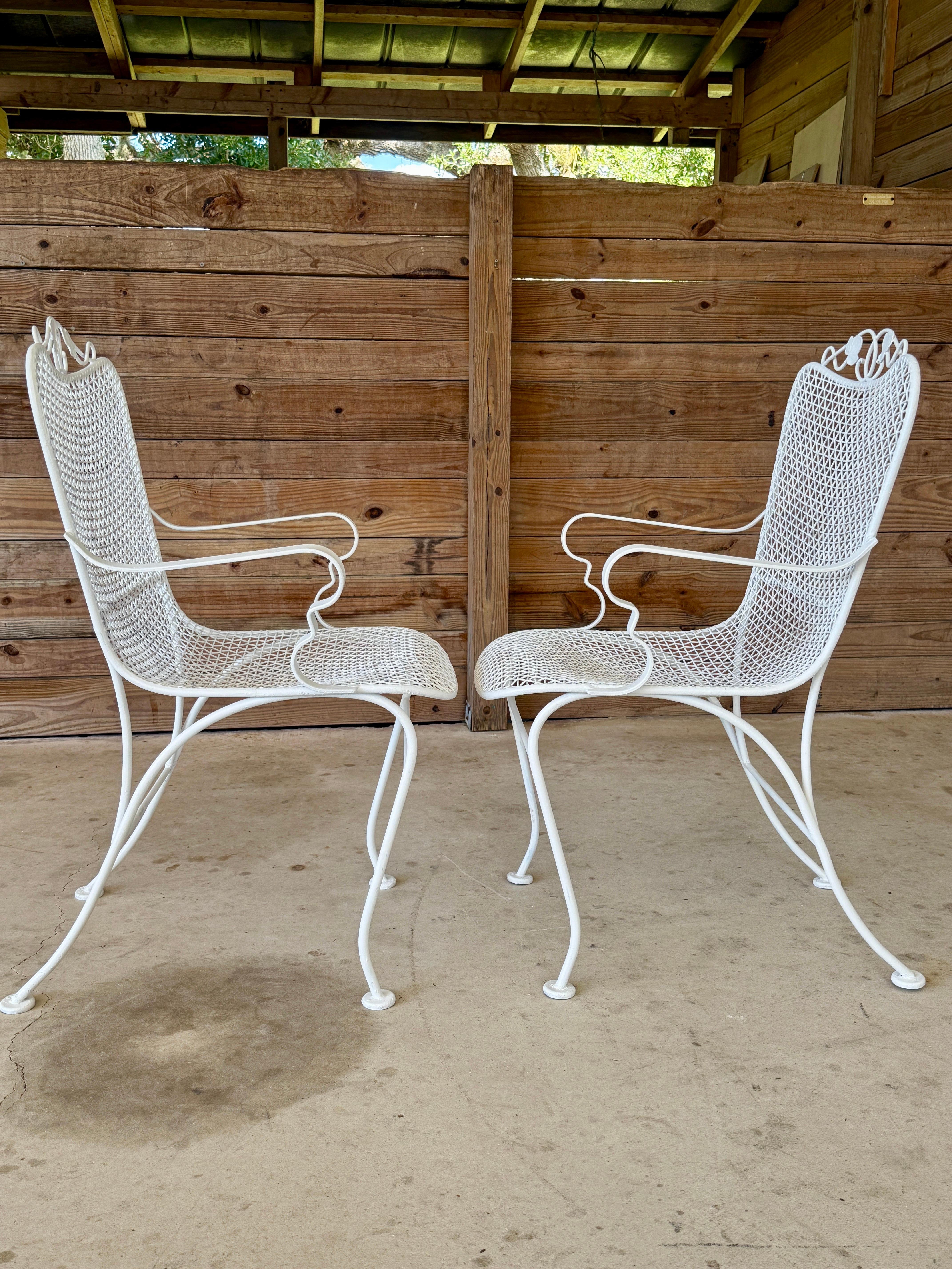 Mid-Century Modern Fauteuils de jardin en fer forgé Russell Whiting du milieu du 20e siècle - Paire en vente