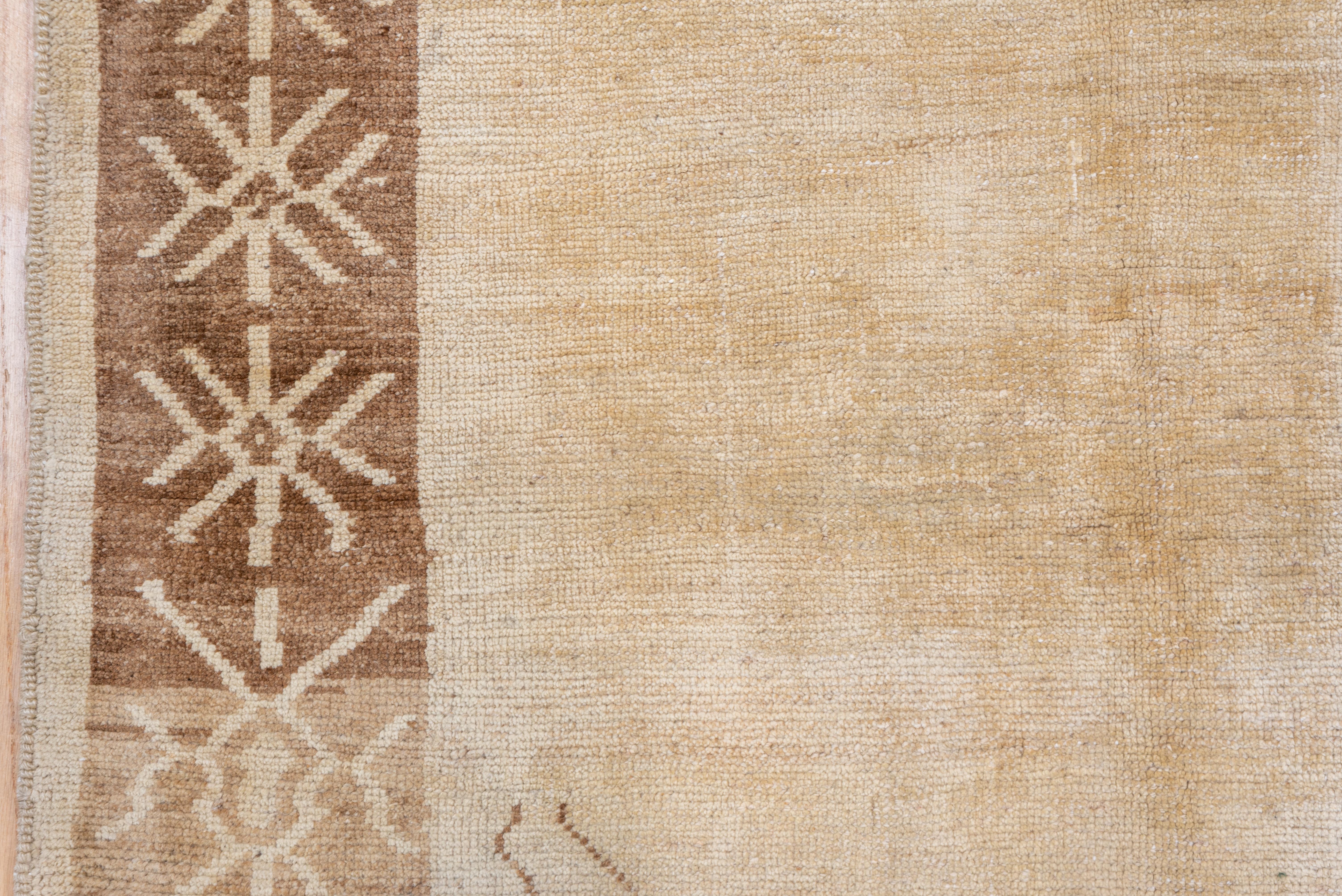Mid-20th Century Rustic Turkish Oushak Rug, Open Field, Neutral Palette For Sale 2