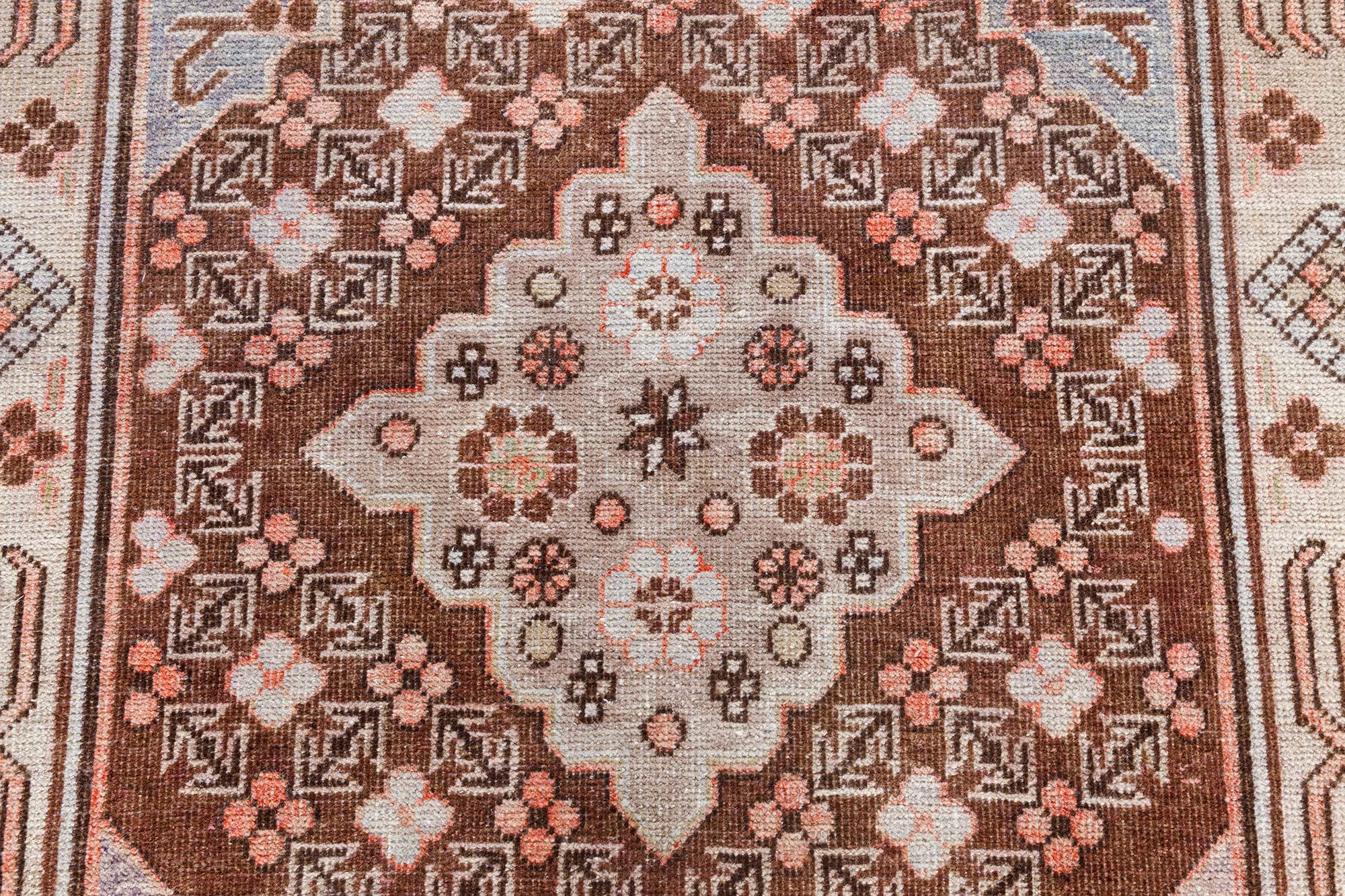 Mid-20th century Samarkand gray, beige, purple, pink handmade wool rug.
Size: 4'2