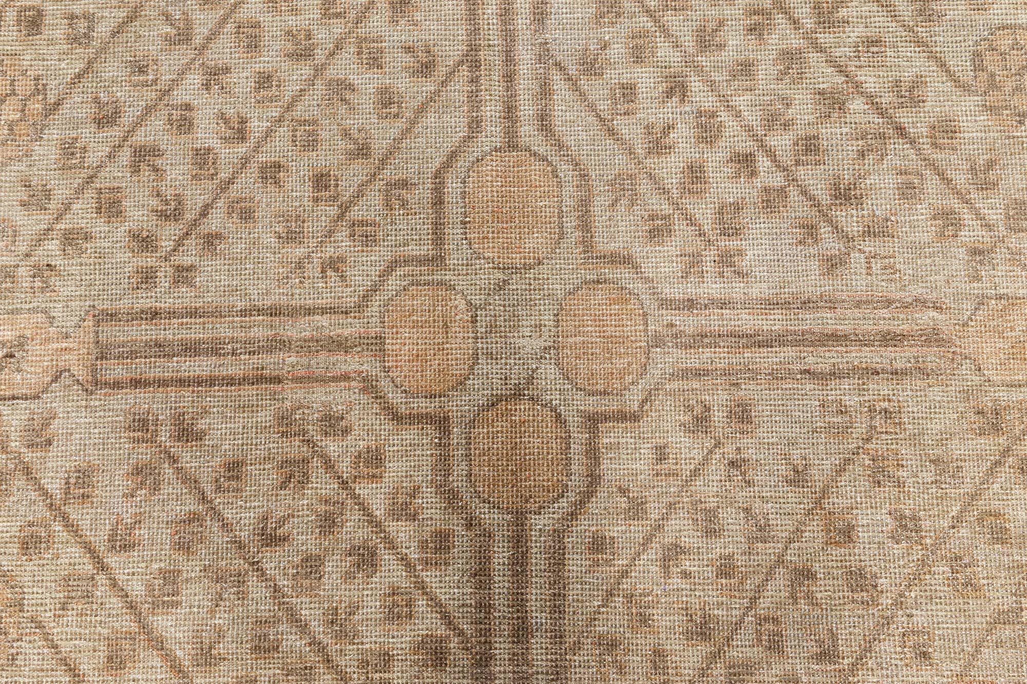 Mid-20th century Samarkand handmade wool rug.
Size: 6'1