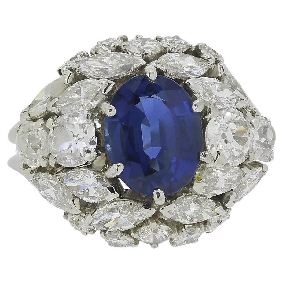 Bague bombe en saphir et diamant en platine du milieu du 20e siècle