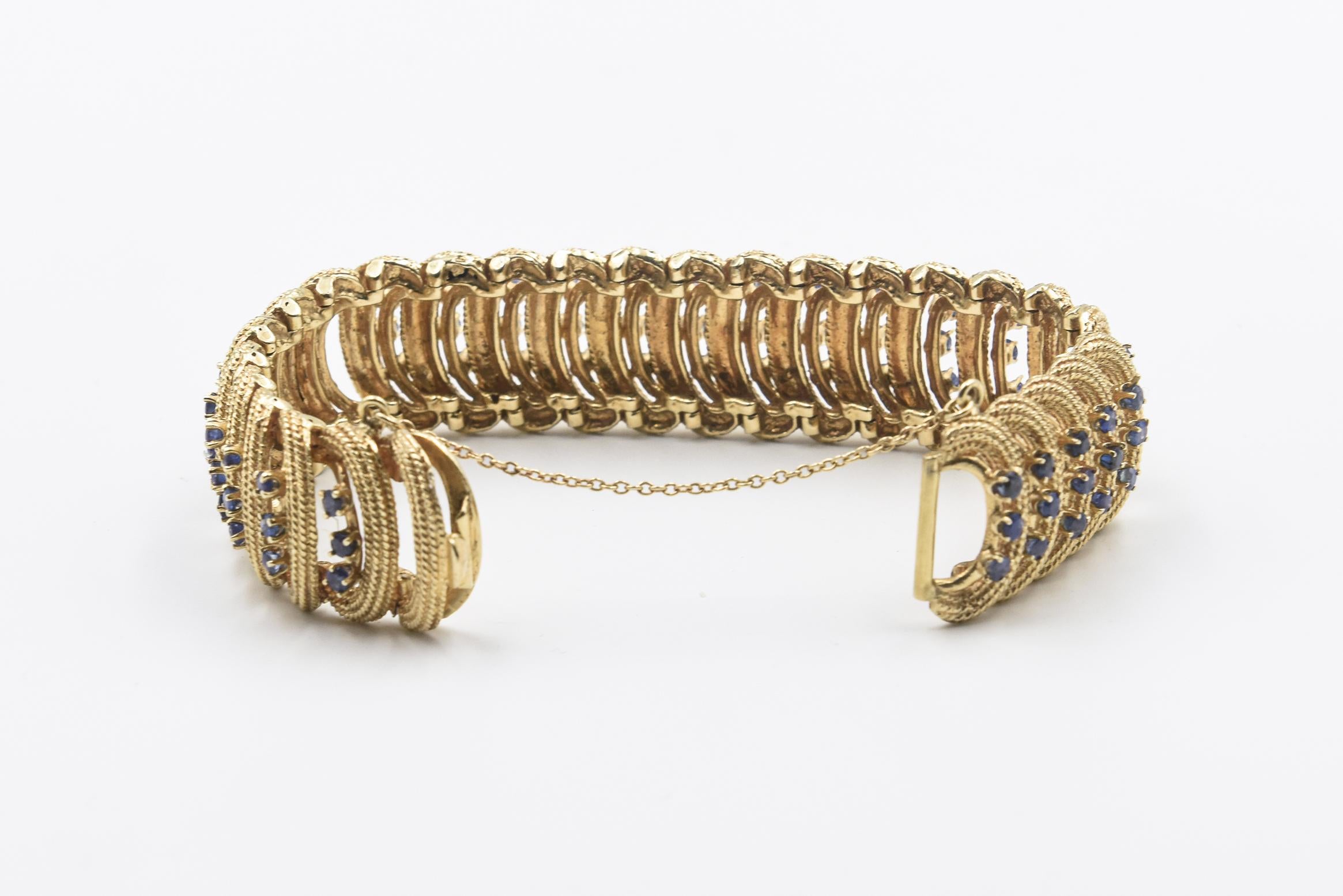 Mid 20th Century Sapphire and Stylized Textured Rope Gold Bracelet In Good Condition For Sale In Miami Beach, FL