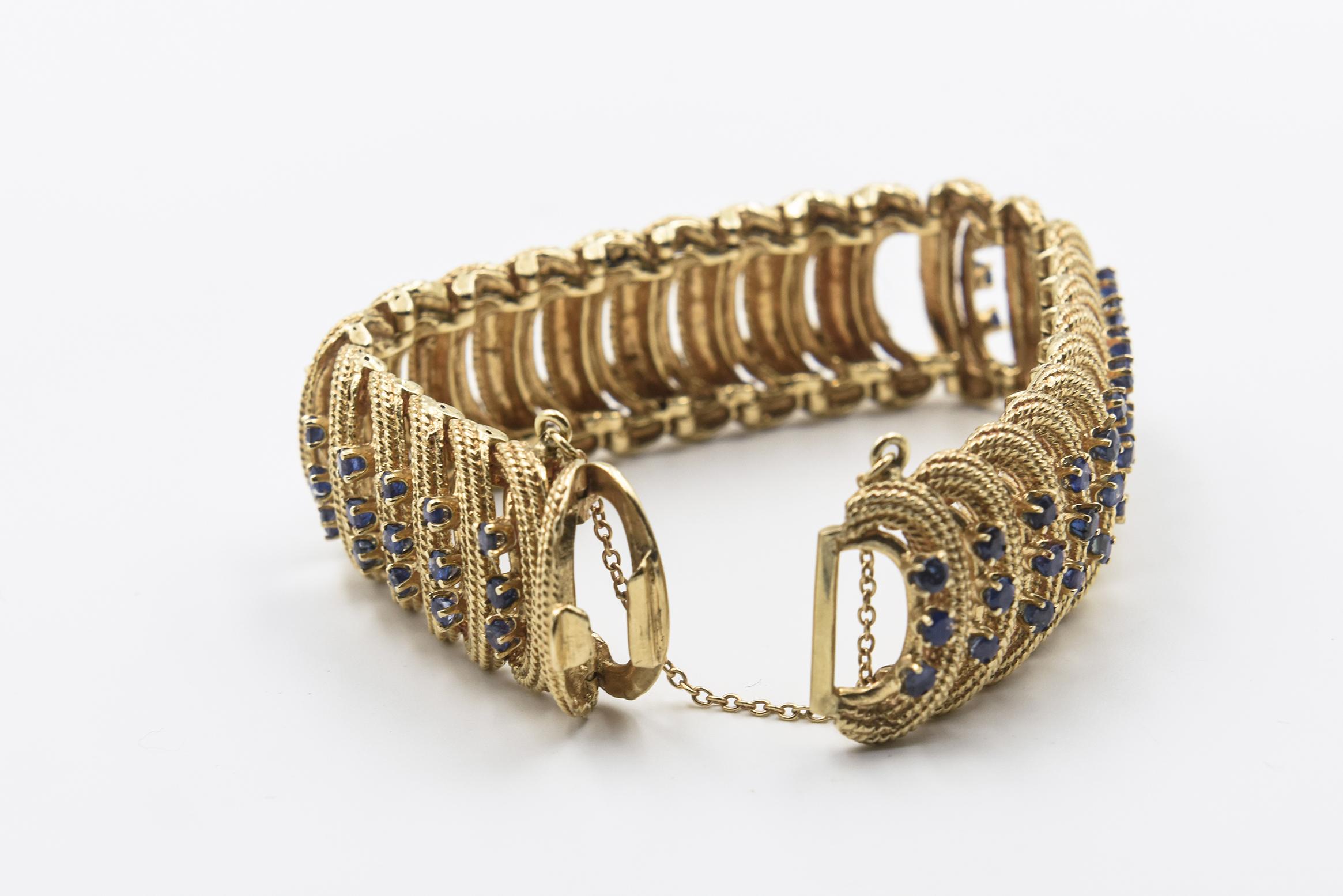 Mid 20th Century Sapphire and Stylized Textured Rope Gold Bracelet For Sale 1
