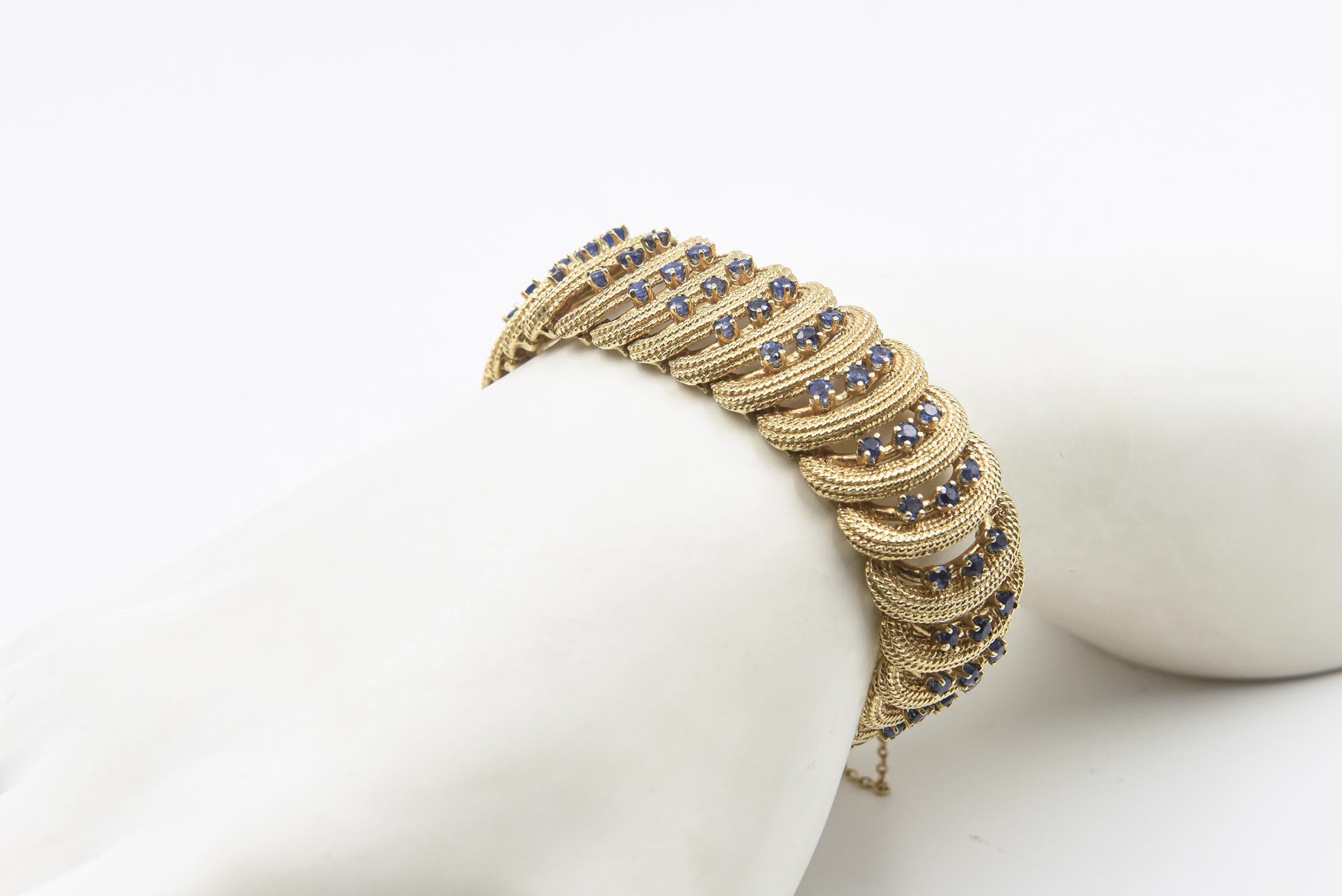 Mid 20th Century Sapphire and Stylized Textured Rope Gold Bracelet For Sale 2
