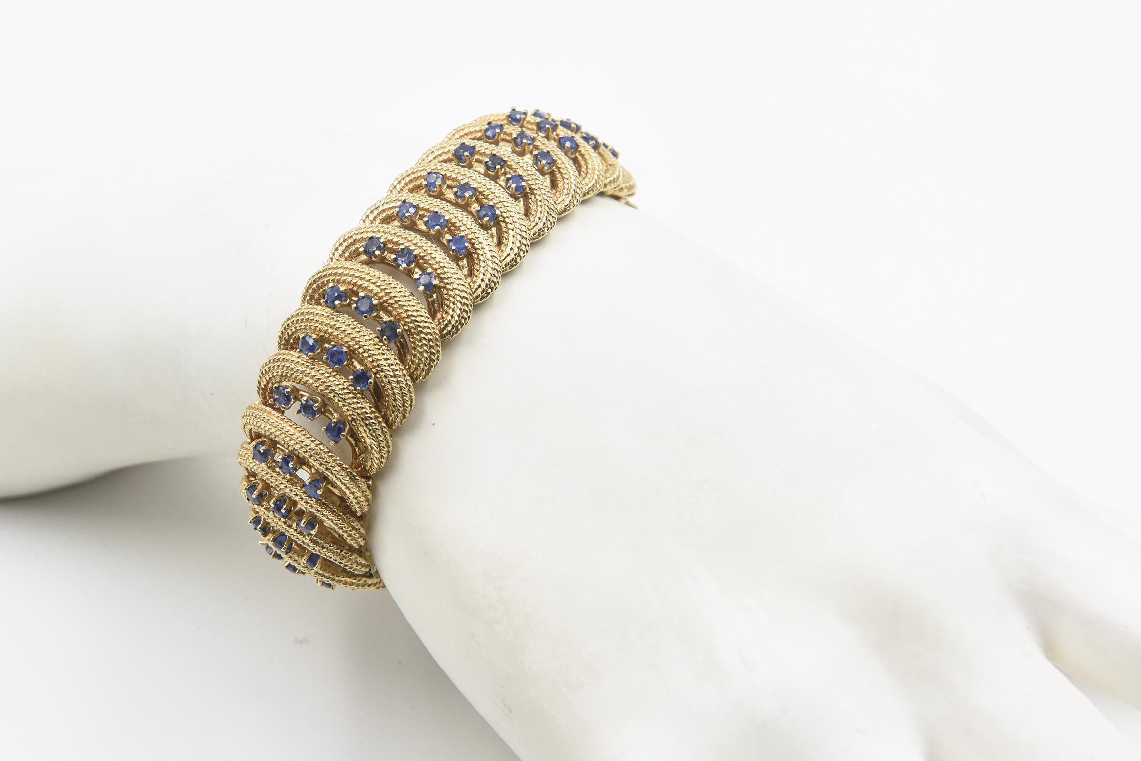 Mid 20th Century Sapphire and Stylized Textured Rope Gold Bracelet For Sale 3