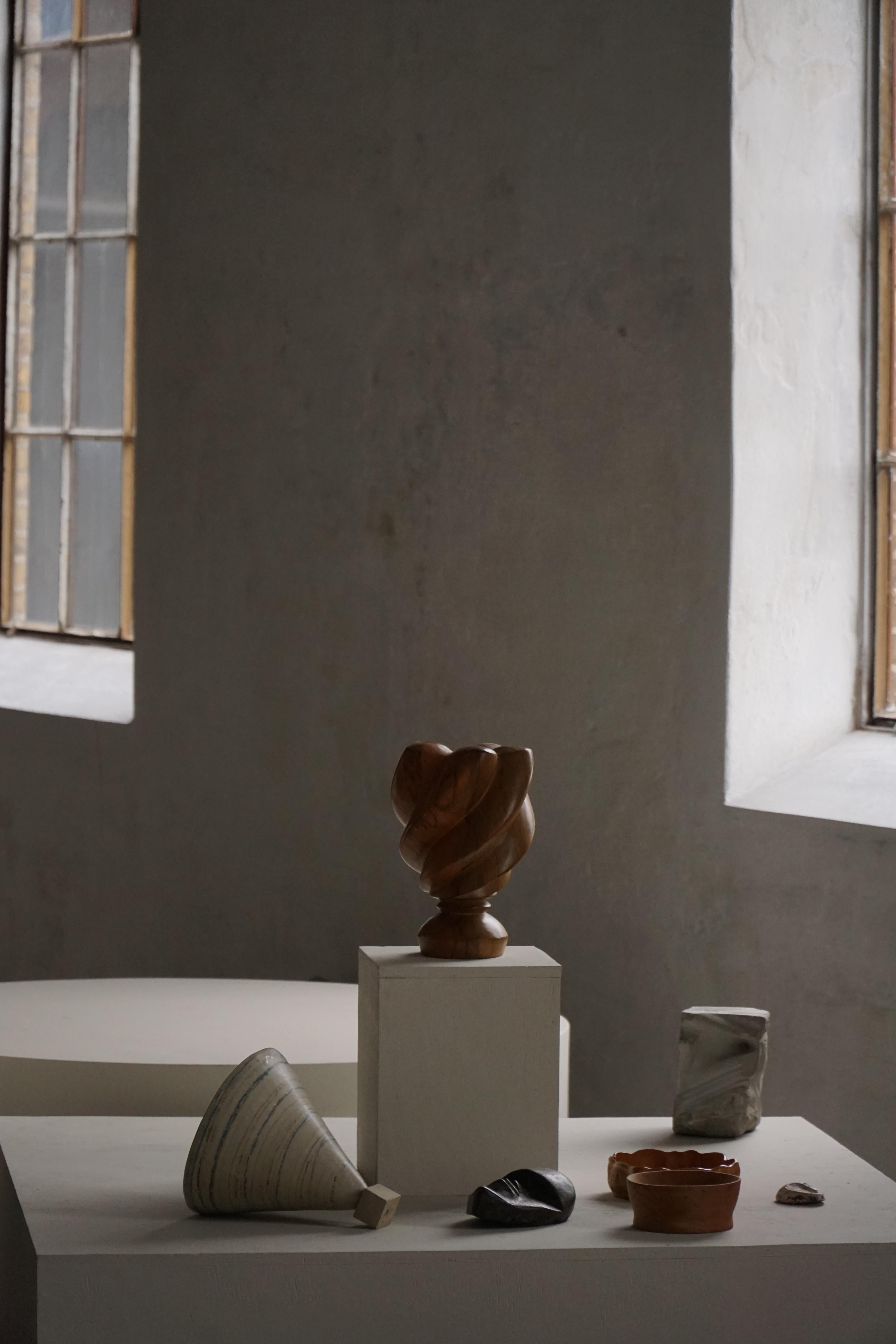 Mid-20th Century, Scandinavian Decorative Wooden Vase, 1960s (Ulmenholz) im Angebot