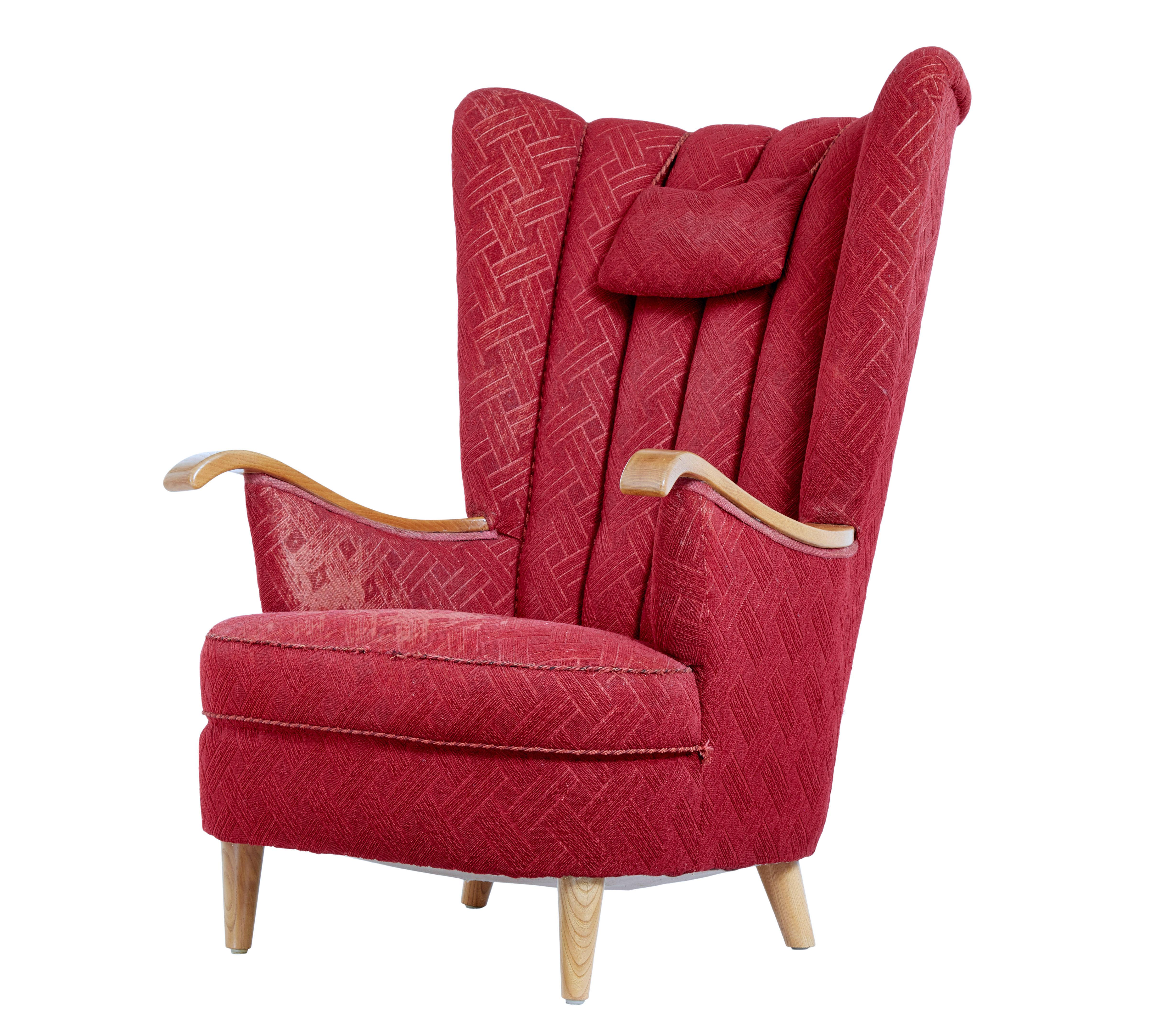 Sillón escandinavo con respaldo de concha de olmo de mediados del siglo XX Moderno de mediados de siglo en venta