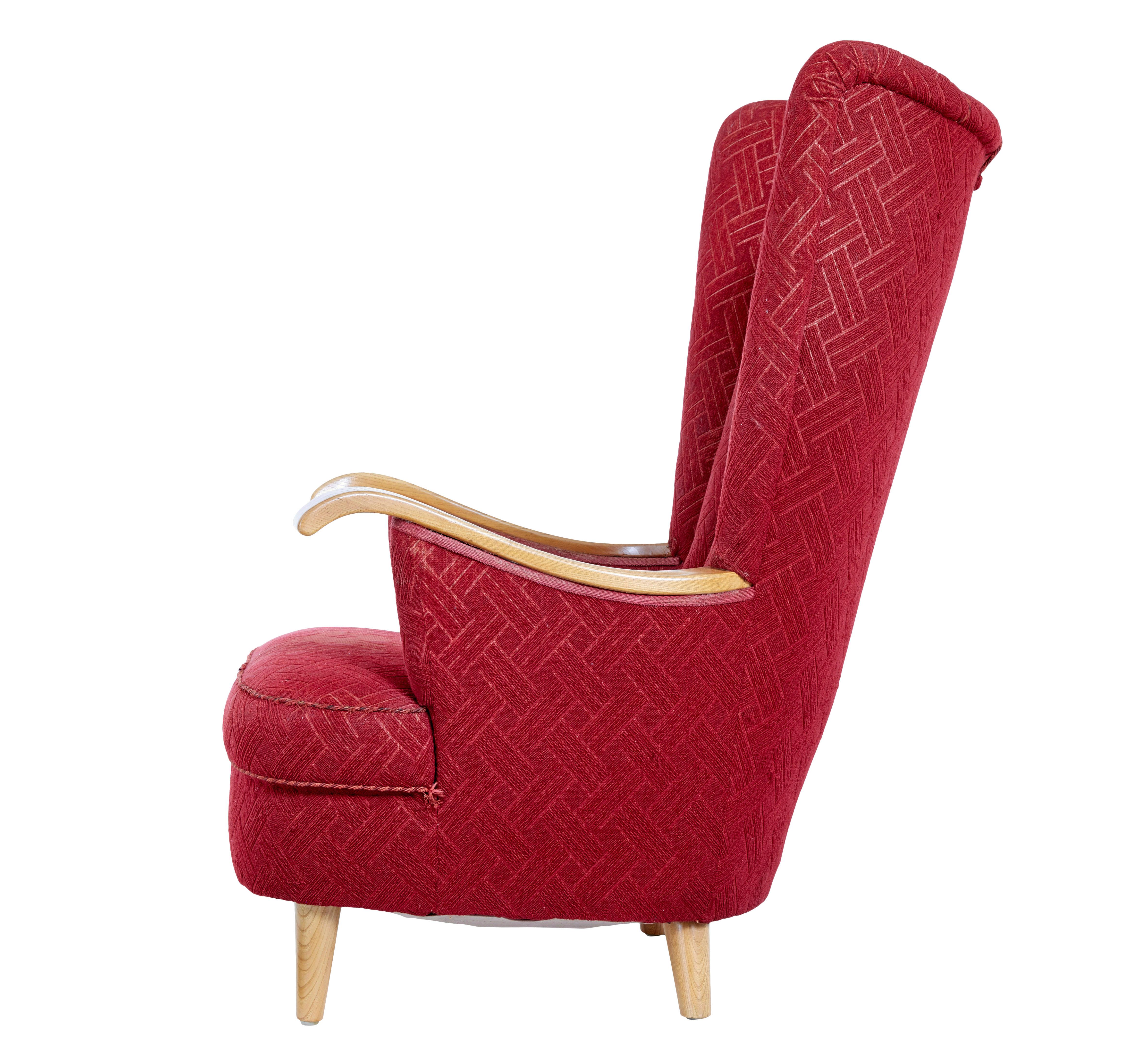 Sillón escandinavo con respaldo de concha de olmo de mediados del siglo XX Sueco en venta