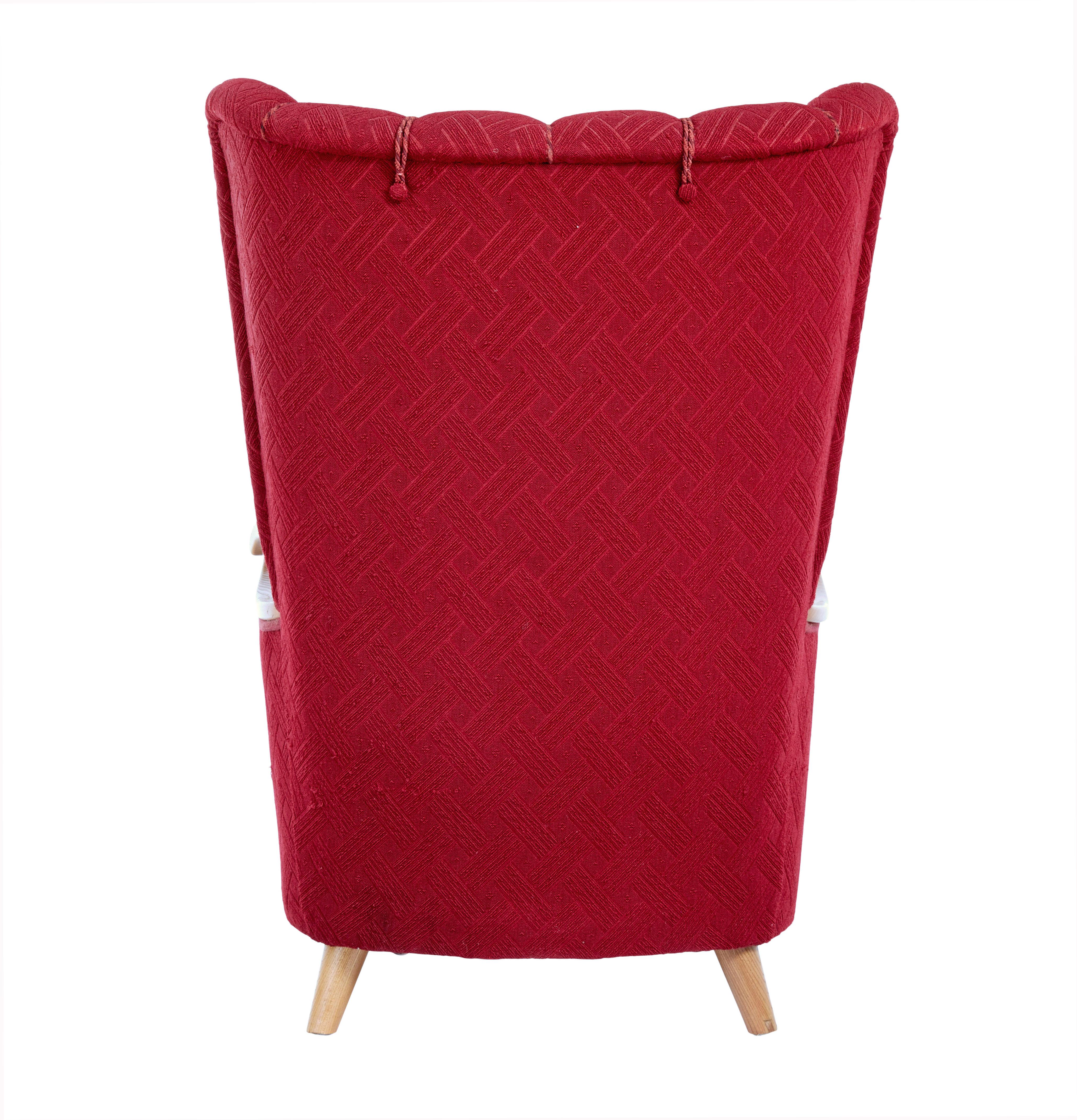 Sillón escandinavo con respaldo de concha de olmo de mediados del siglo XX en Bastante bueno estado para la venta en Debenham, Suffolk