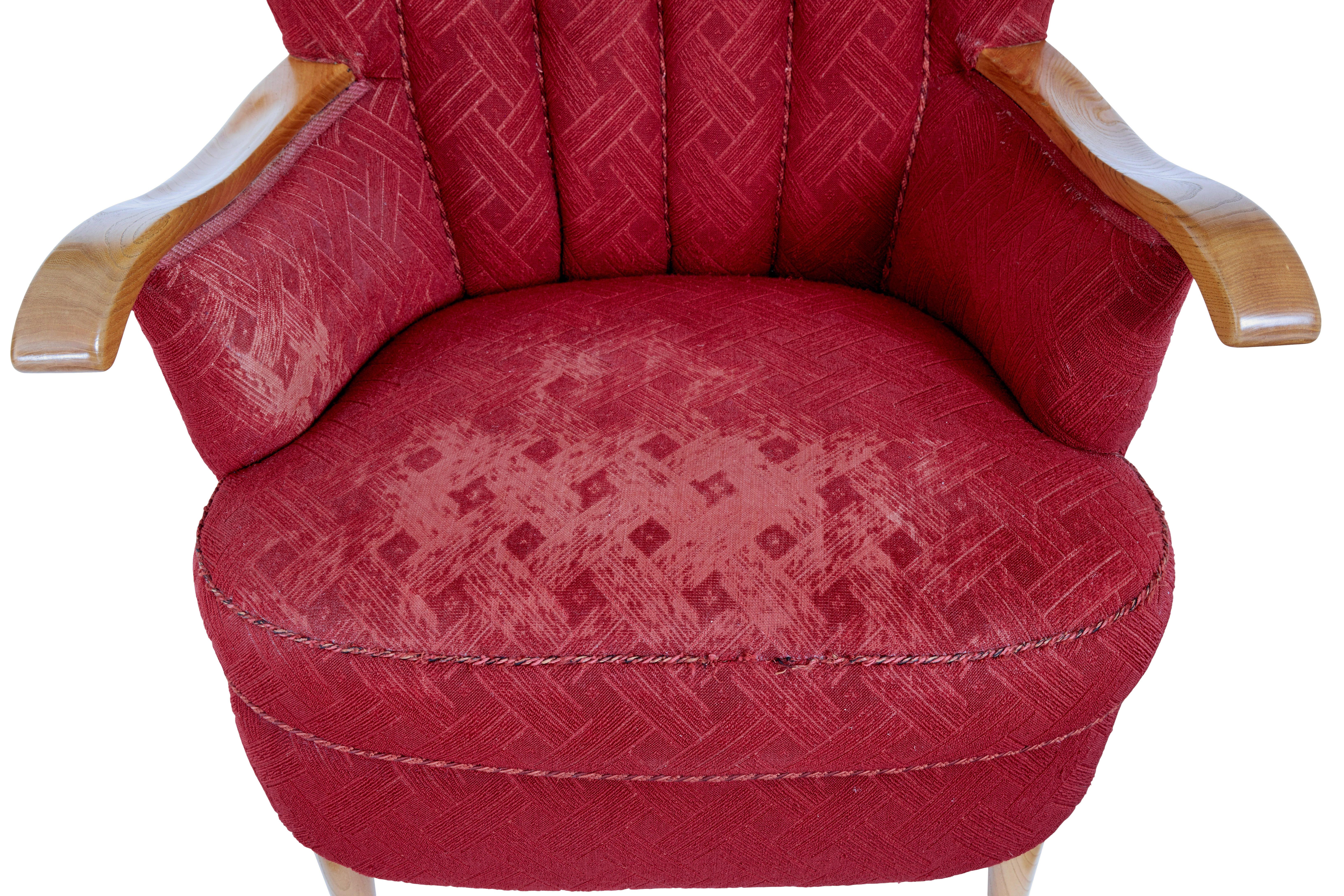 Sillón escandinavo con respaldo de concha de olmo de mediados del siglo XX en venta 1