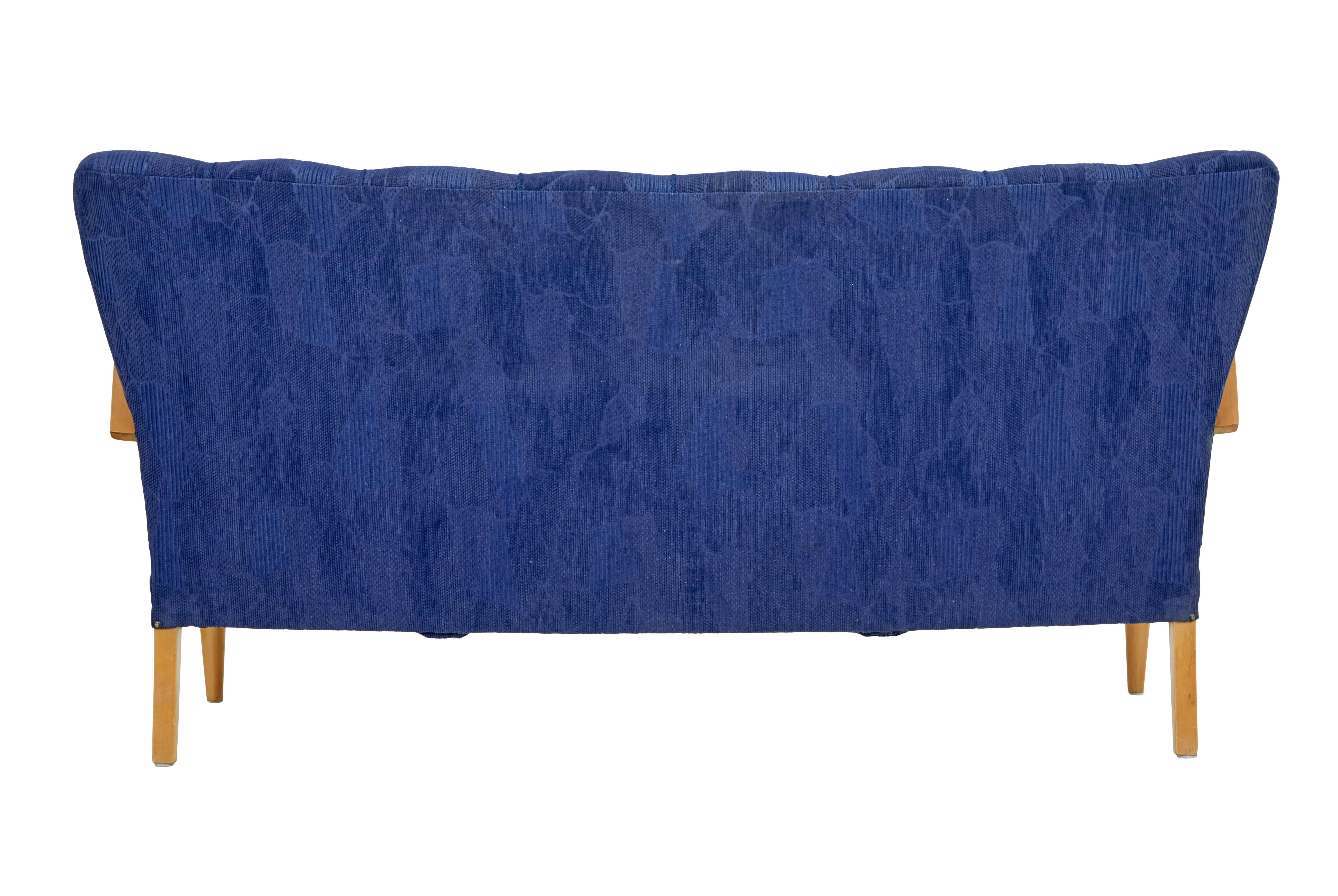 Suédois Canapé scandinave en orme du milieu du 20ème siècle en vente