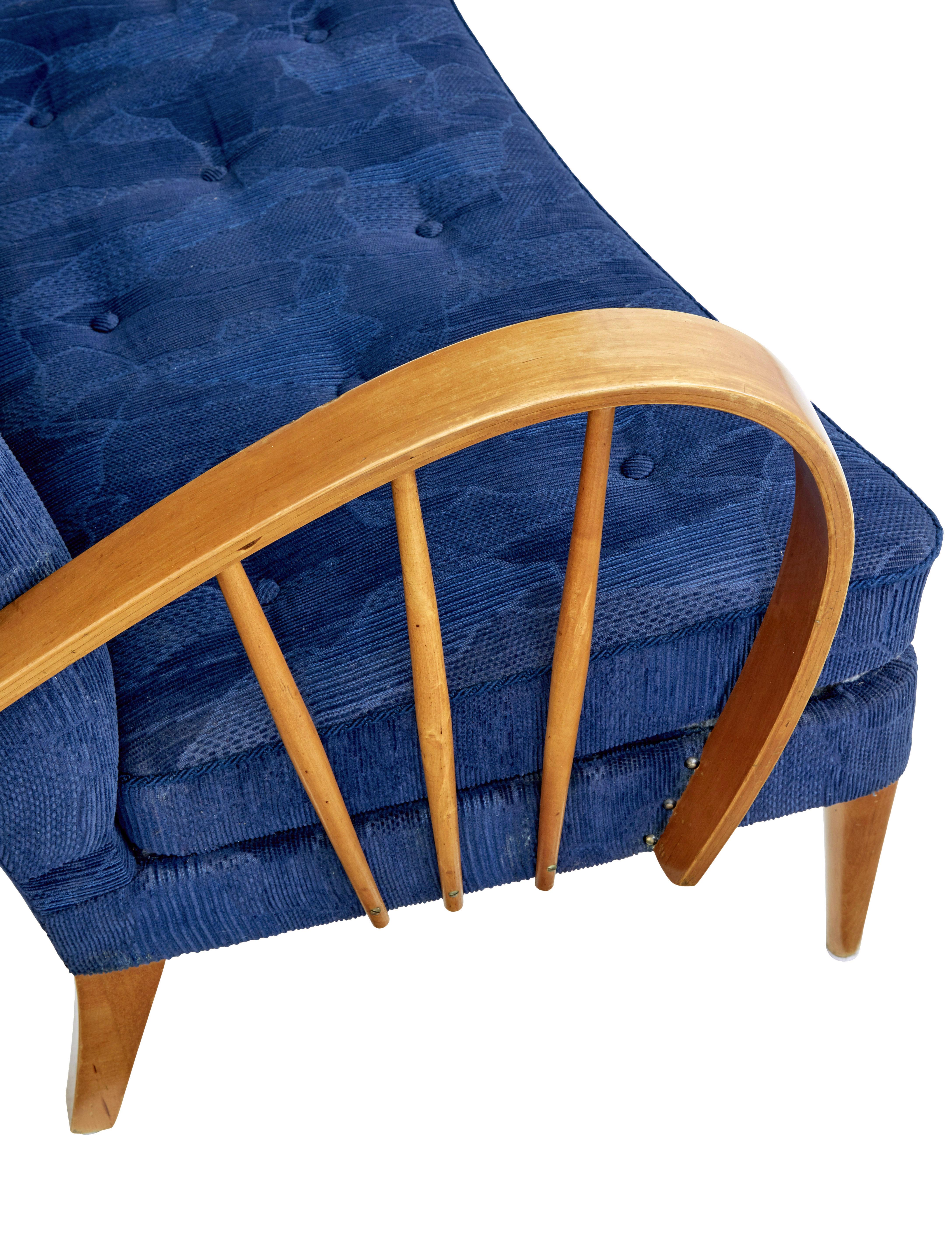 Mid 20th century Scandinavian elm show frame sofa In Good Condition For Sale In Debenham, Suffolk
