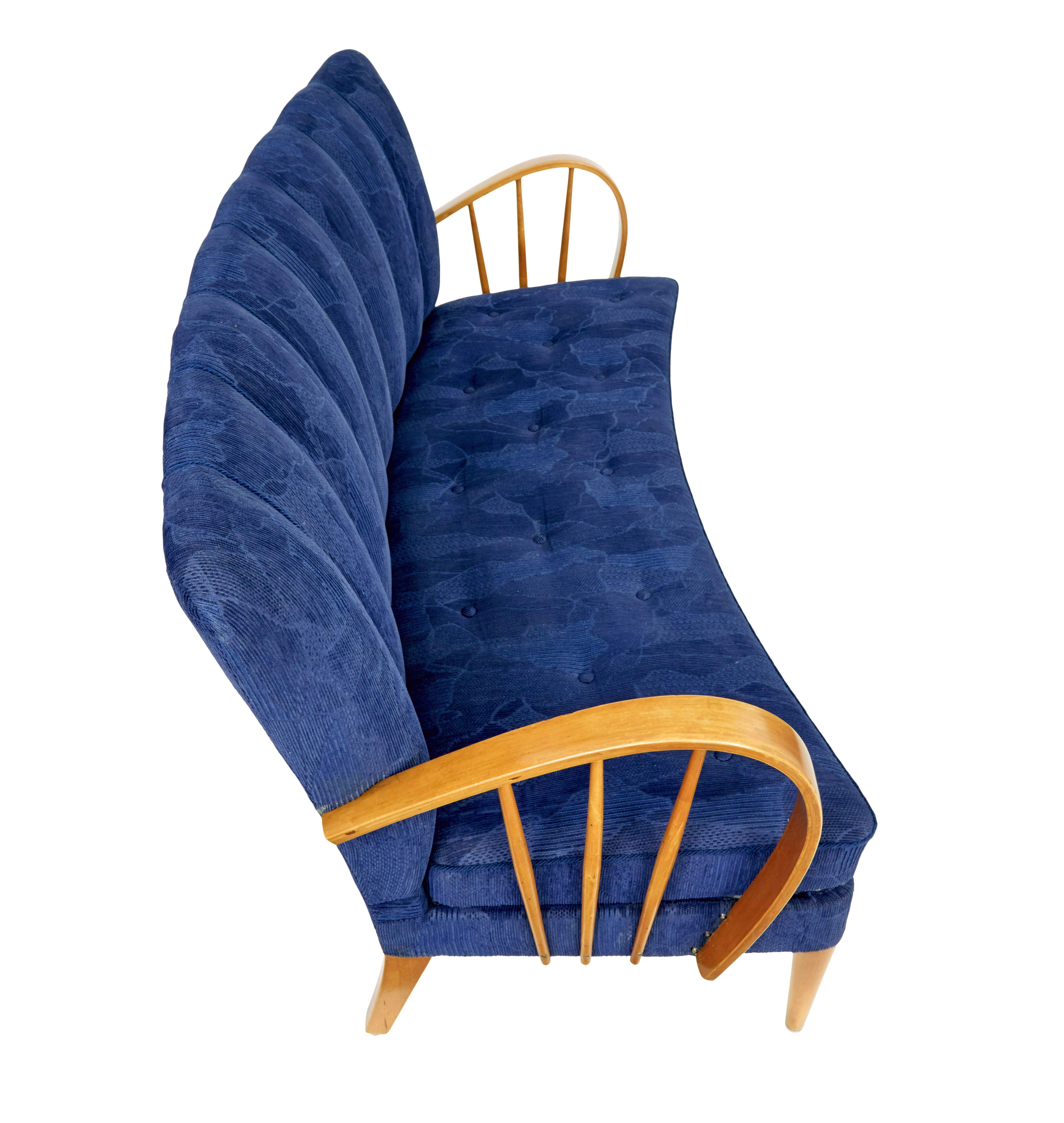 20ième siècle Canapé scandinave en orme du milieu du 20ème siècle en vente