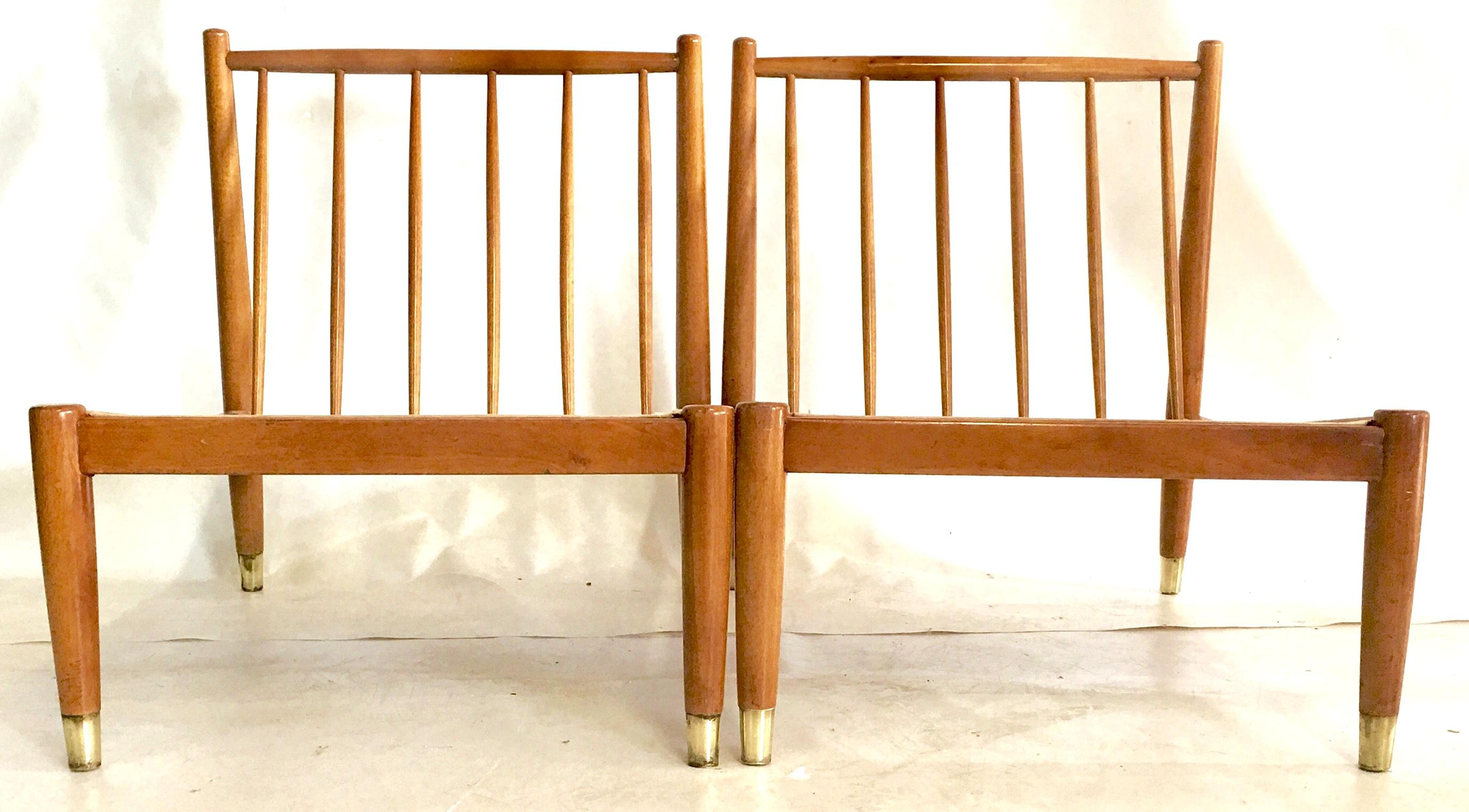 Mid 20th-Century Scandinavian Modern Pair Of Beech Wood Slipper Chairs (Skandinavische Moderne) im Angebot