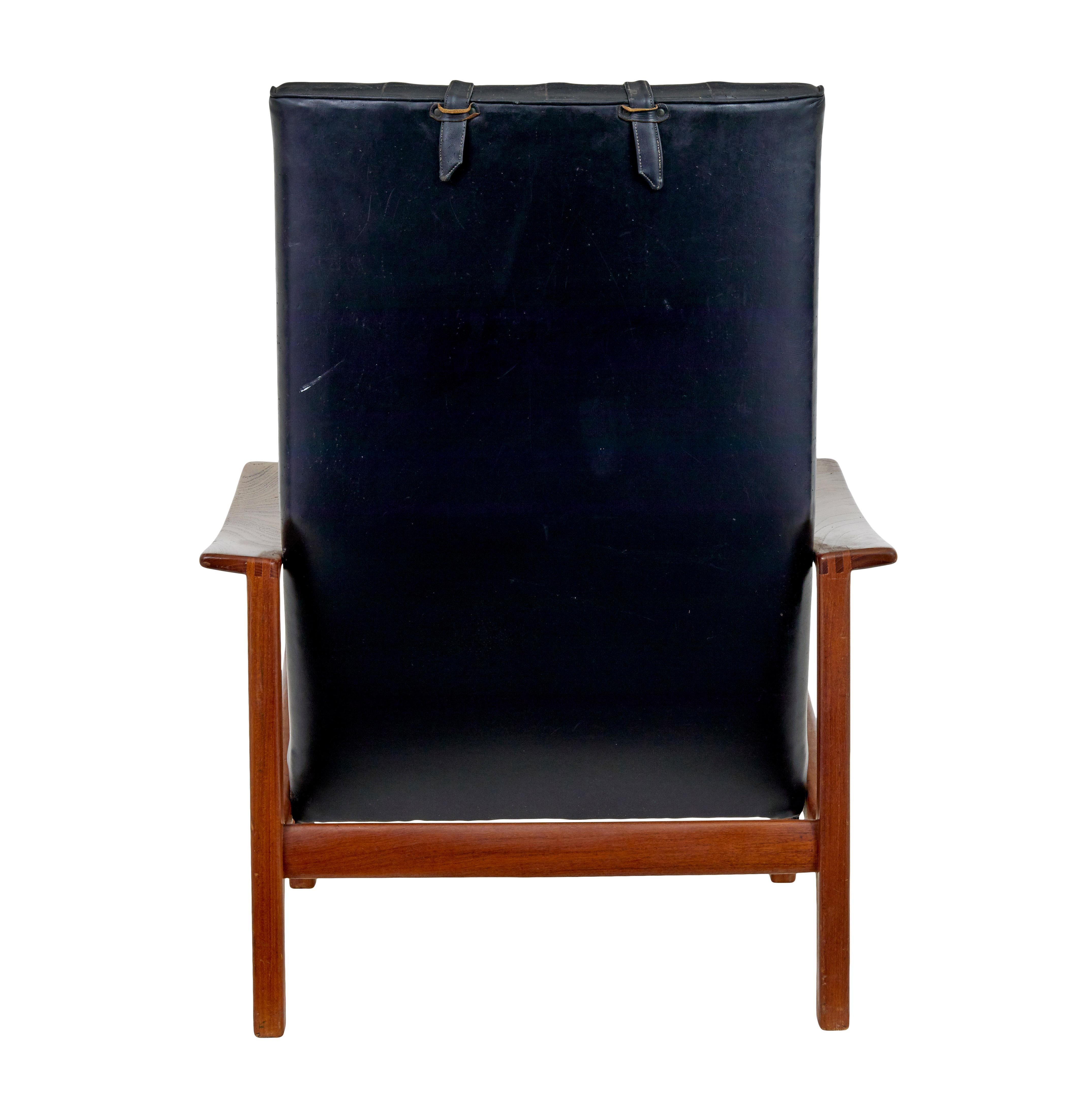 Sculpté à la main Fauteuil en cuir inclinable en teck, milieu du 20e siècle, The Moderns en vente