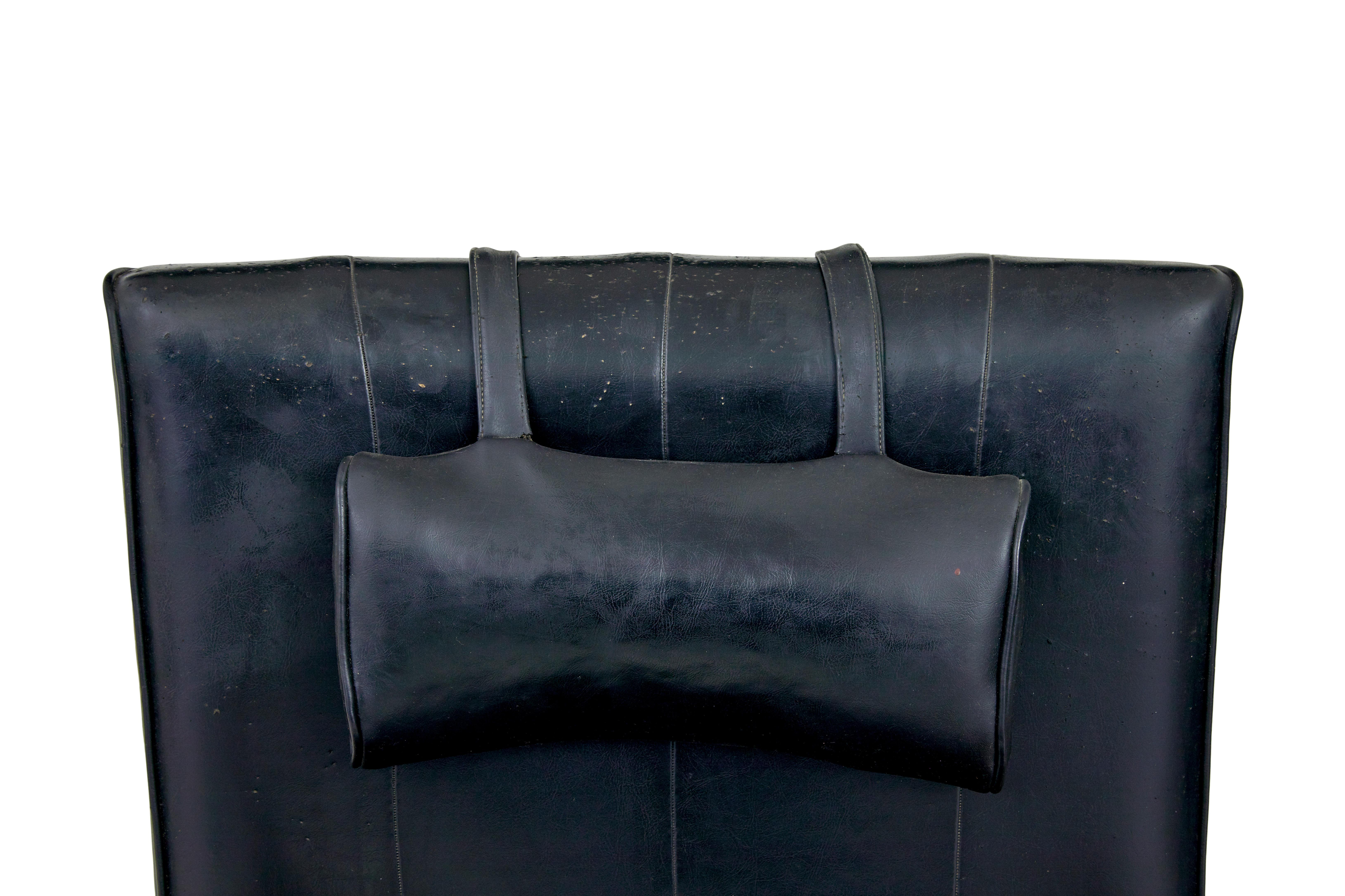 Mid 20th century Scandinavian modern teak reclining leather armchair In Fair Condition For Sale In Debenham, Suffolk