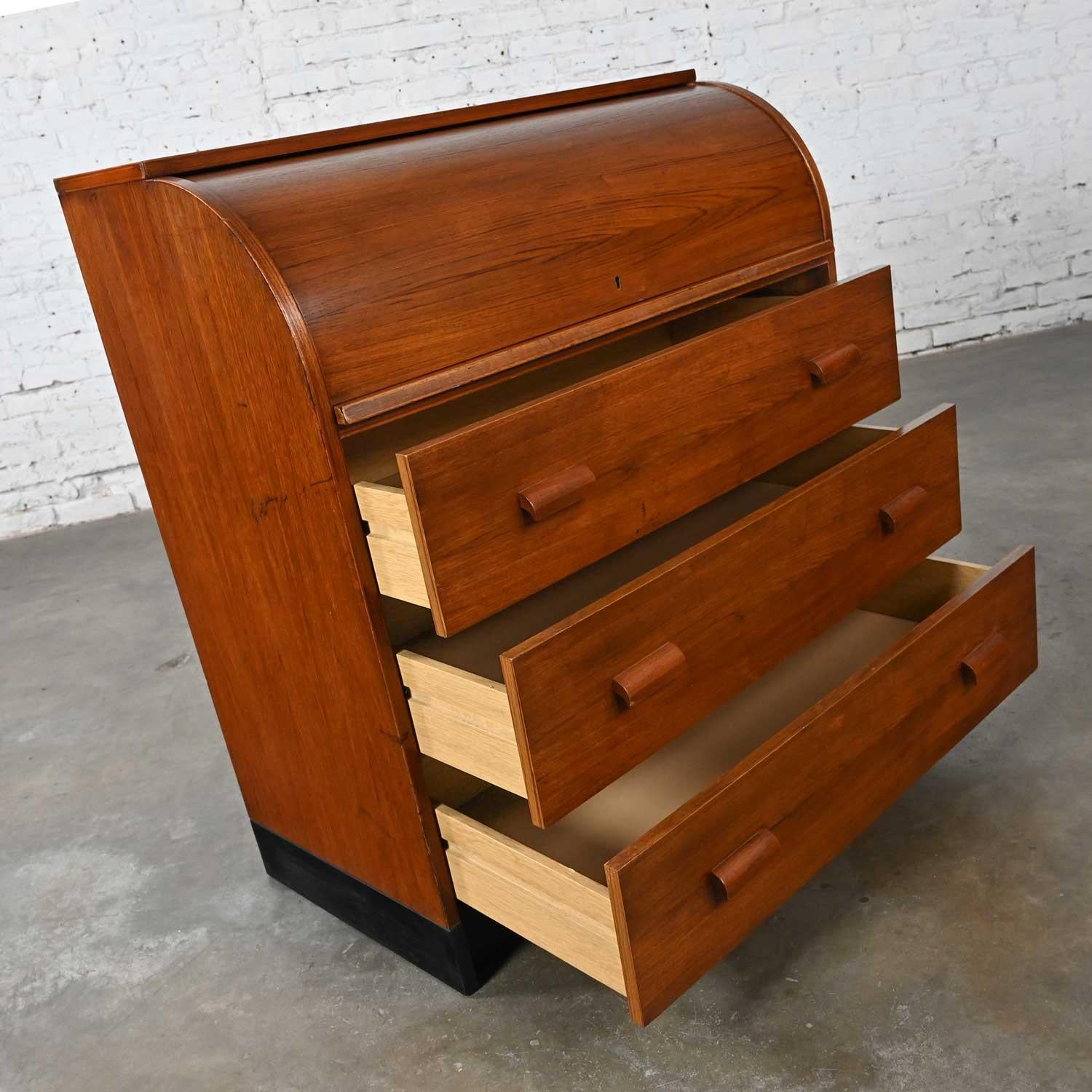 Mid-20th Century Scandinavian Modern Teak Roll Top Desk or Dresser For Sale 4