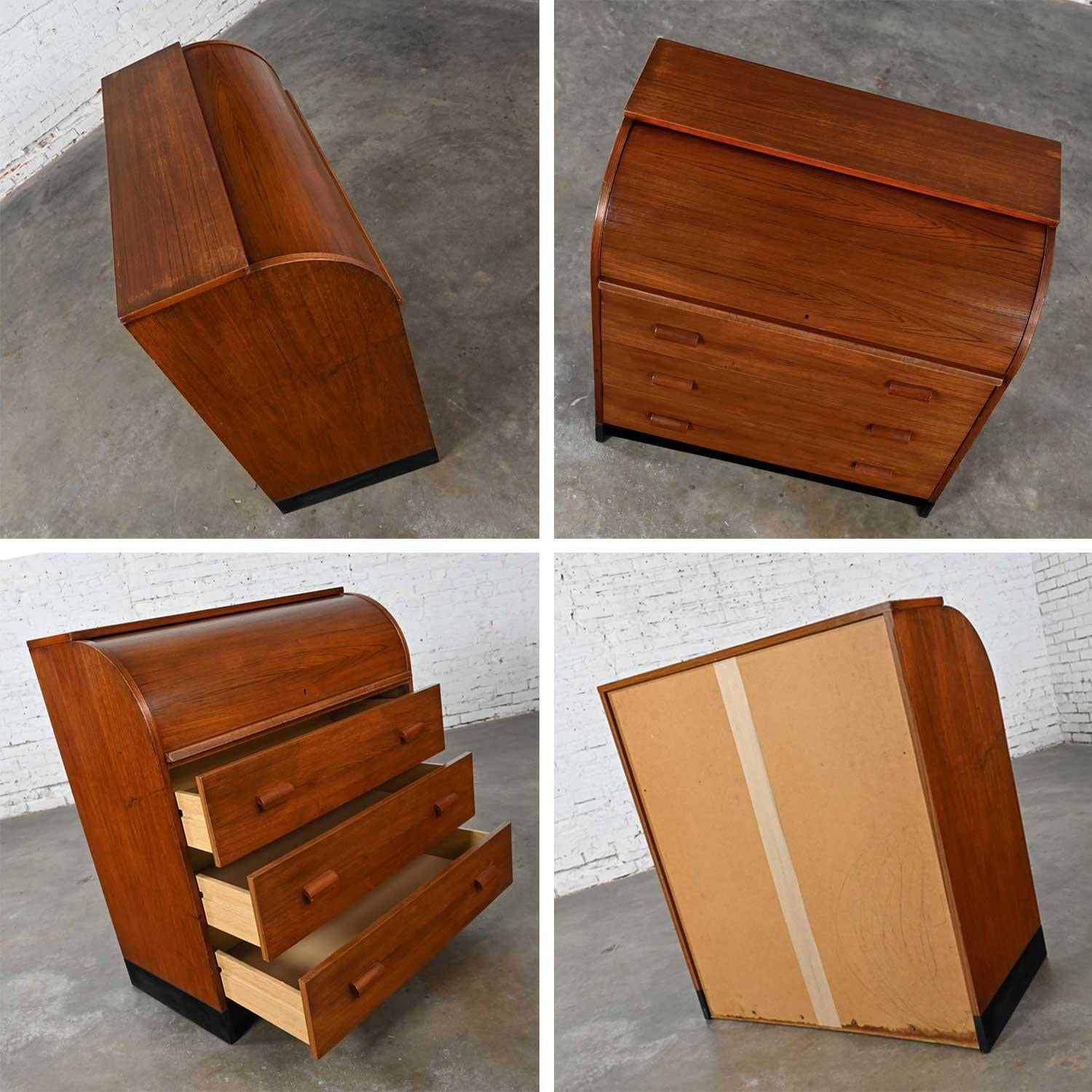 Mid-20th Century Scandinavian Modern Teak Roll Top Desk or Dresser For Sale 12