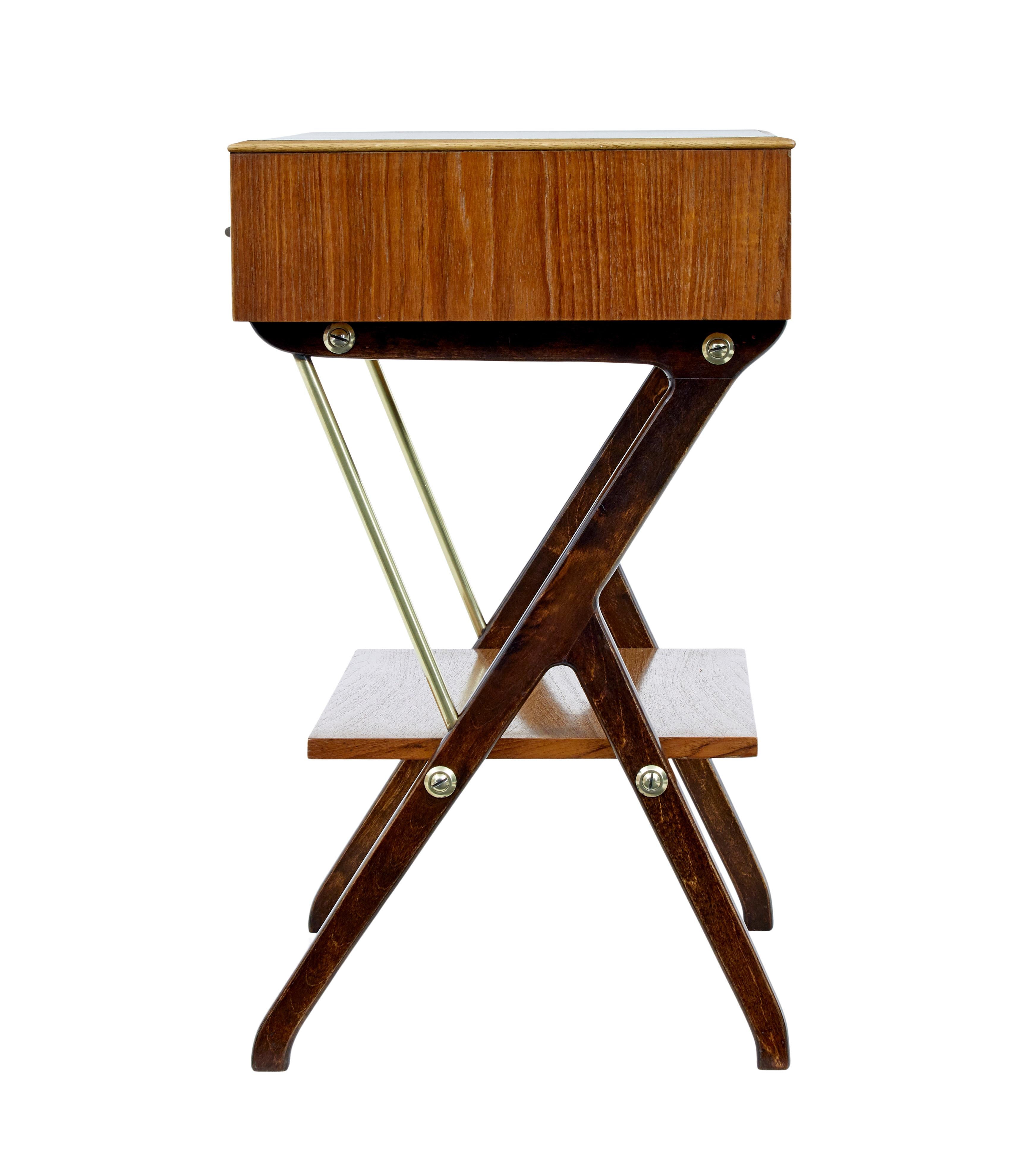 Mid 20th century Scandinavian modern teak side table In Good Condition For Sale In Debenham, Suffolk