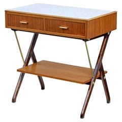 Mesa auxiliar de teca moderna escandinava de mediados del siglo XX