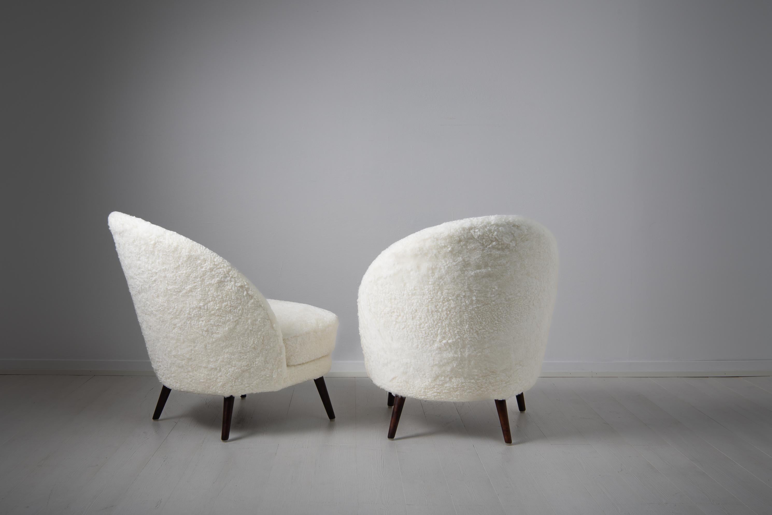 Mid 20th Century Scandinavian Modern White Sheepskin Lounge Chairs For Sale 3