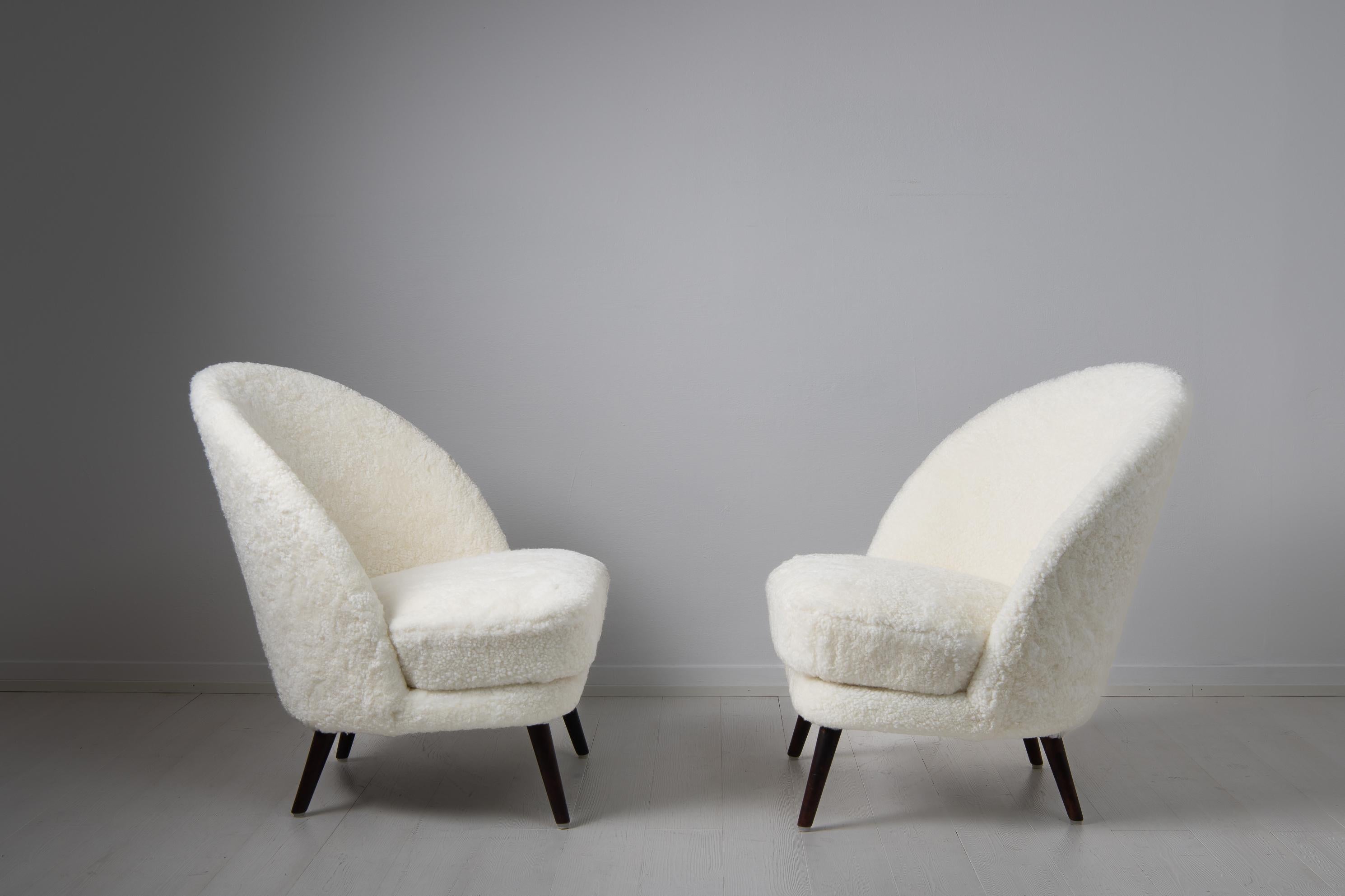 Mid 20th Century Scandinavian Modern White Sheepskin Lounge Chairs For Sale 4