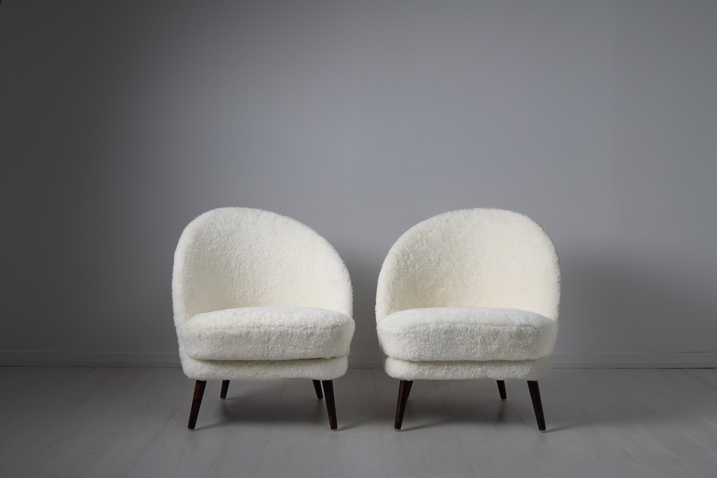 Mid 20th Century Scandinavian Modern White Sheepskin Lounge Chairs For Sale 5