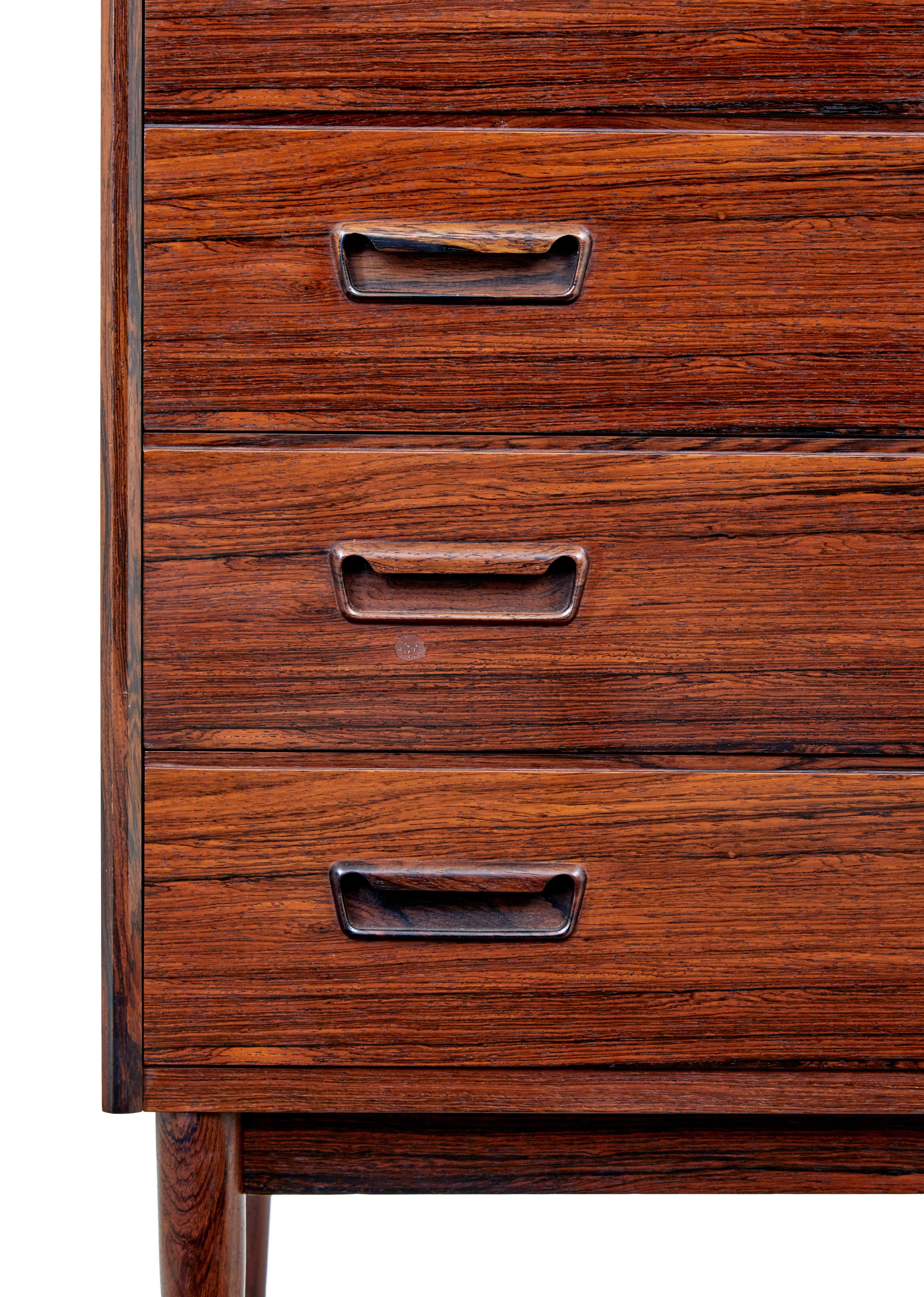 Palissandro Cassettiera alta scandinava della metà del XX secolo in vendita