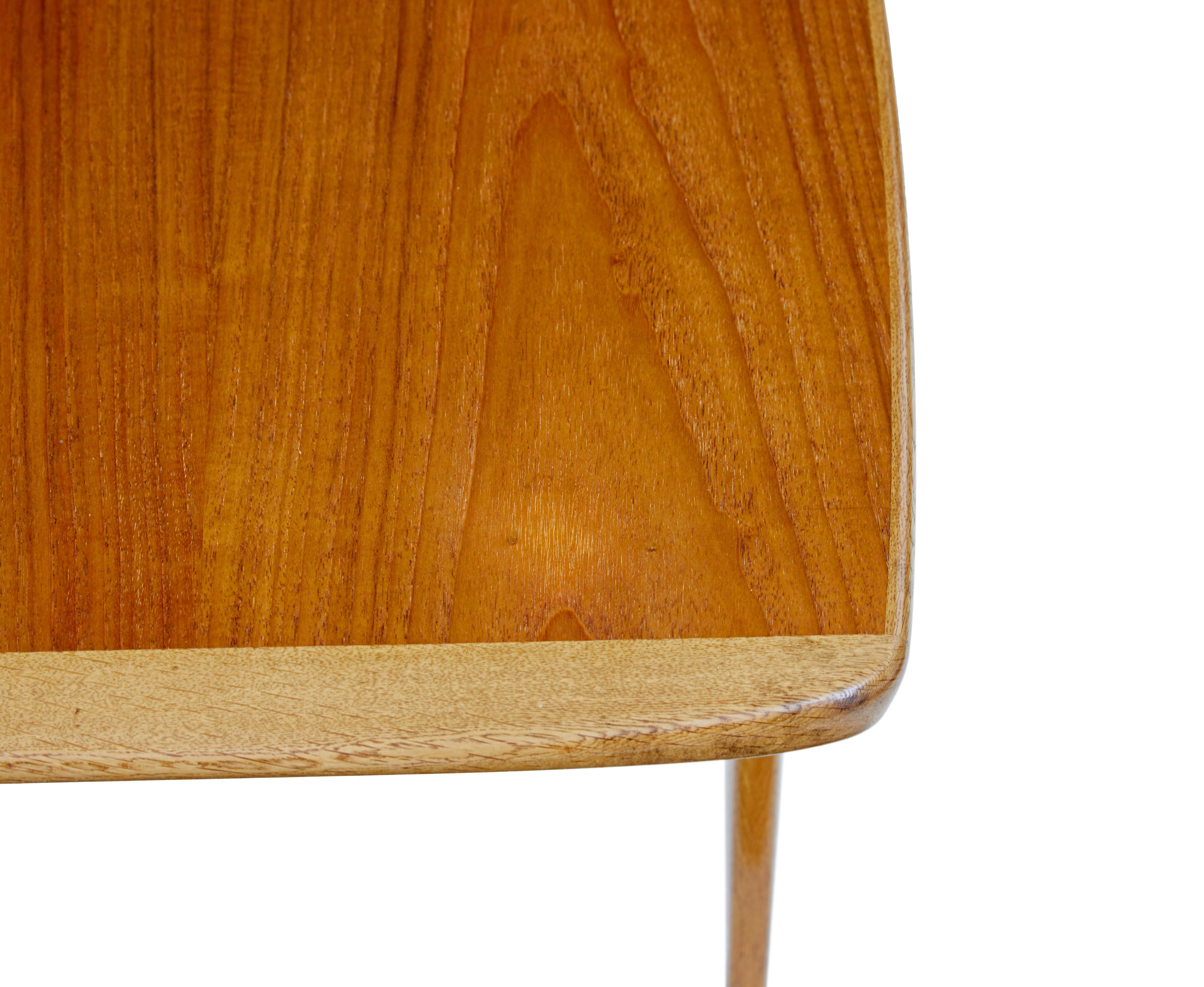 Teak Tavolino in teak scandinavo della metà del XX secolo in vendita