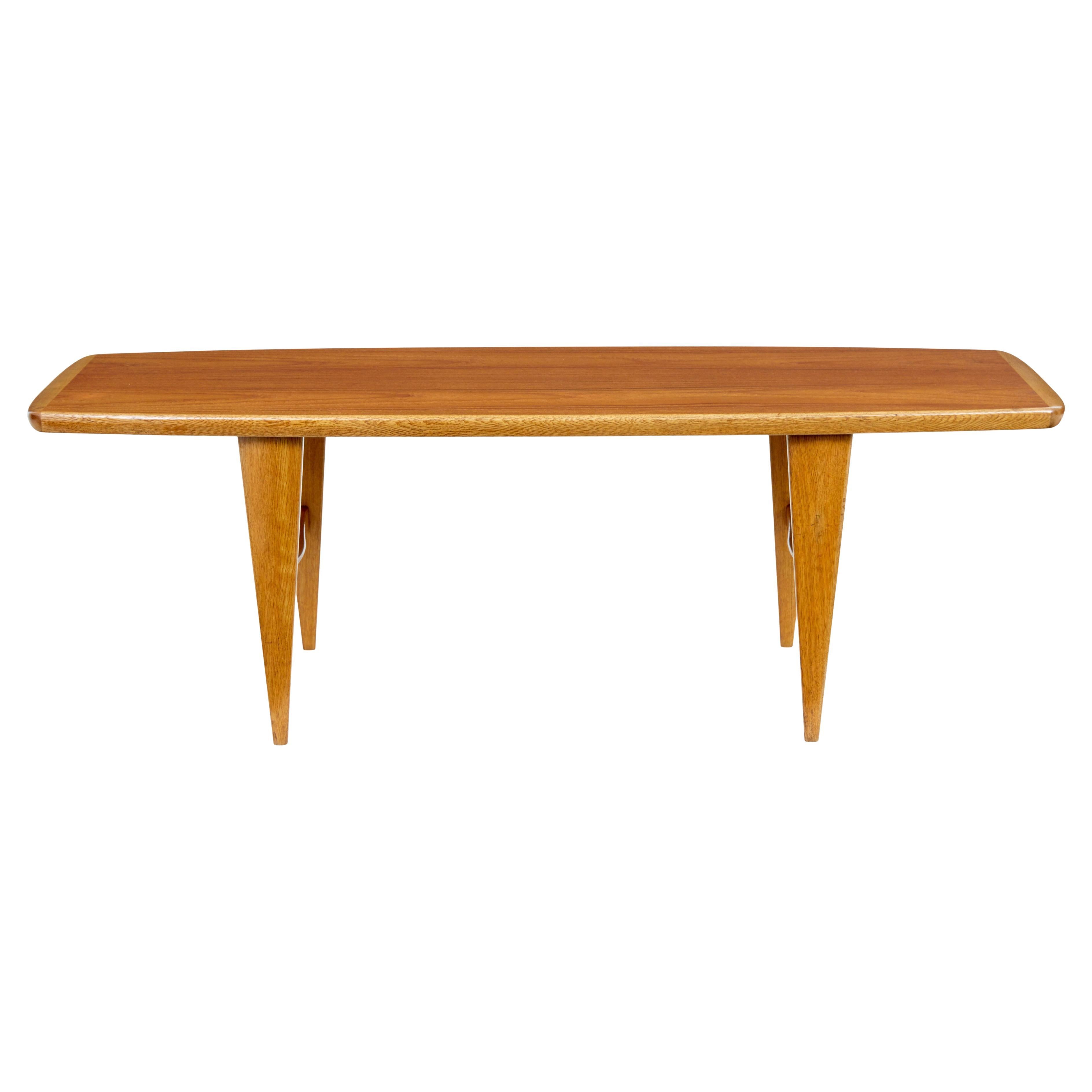 Tavolino in teak scandinavo della metà del XX secolo