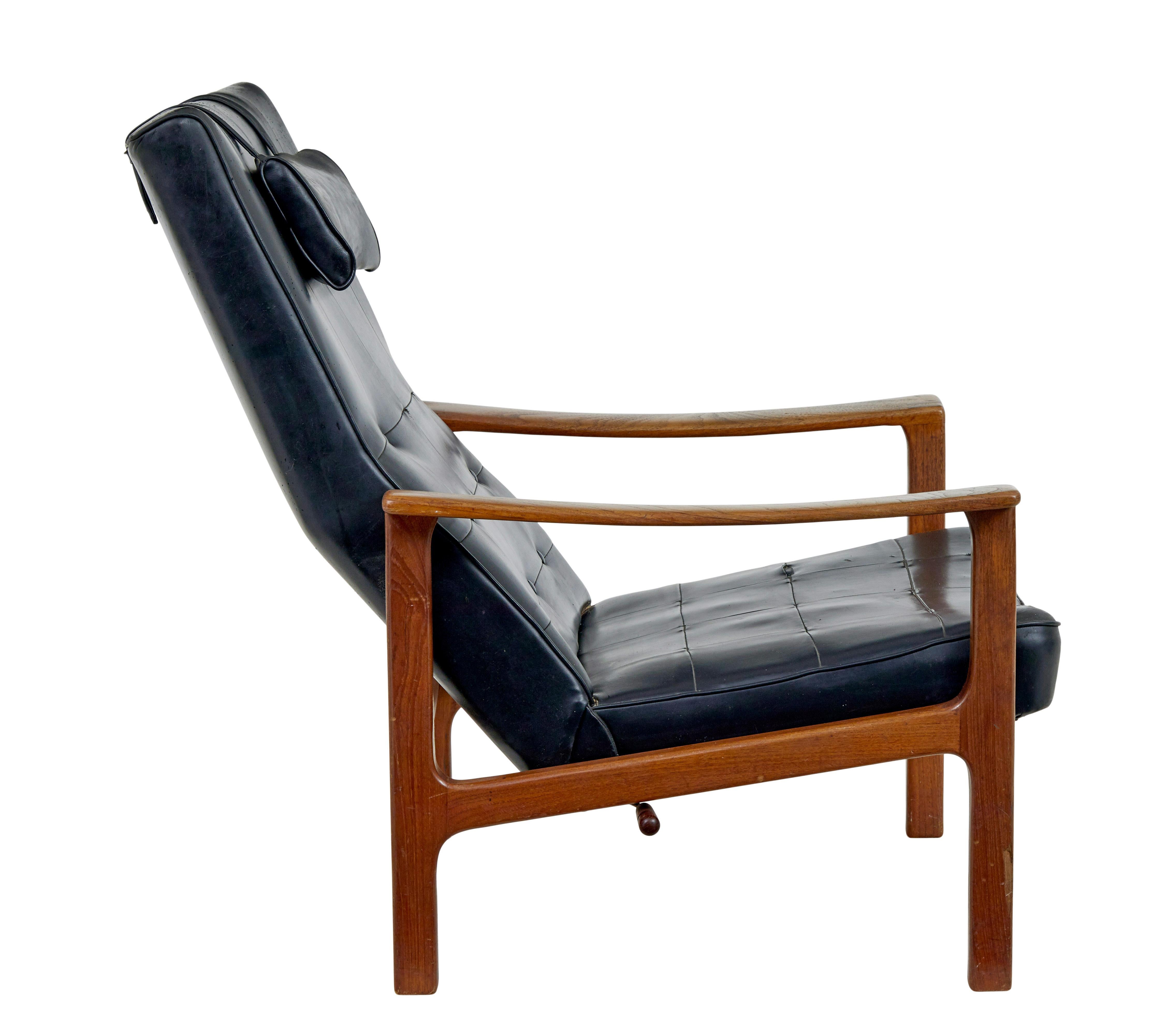 Svedese Poltrona scandinava in teak reclinabile in pelle della metà del XX secolo in vendita