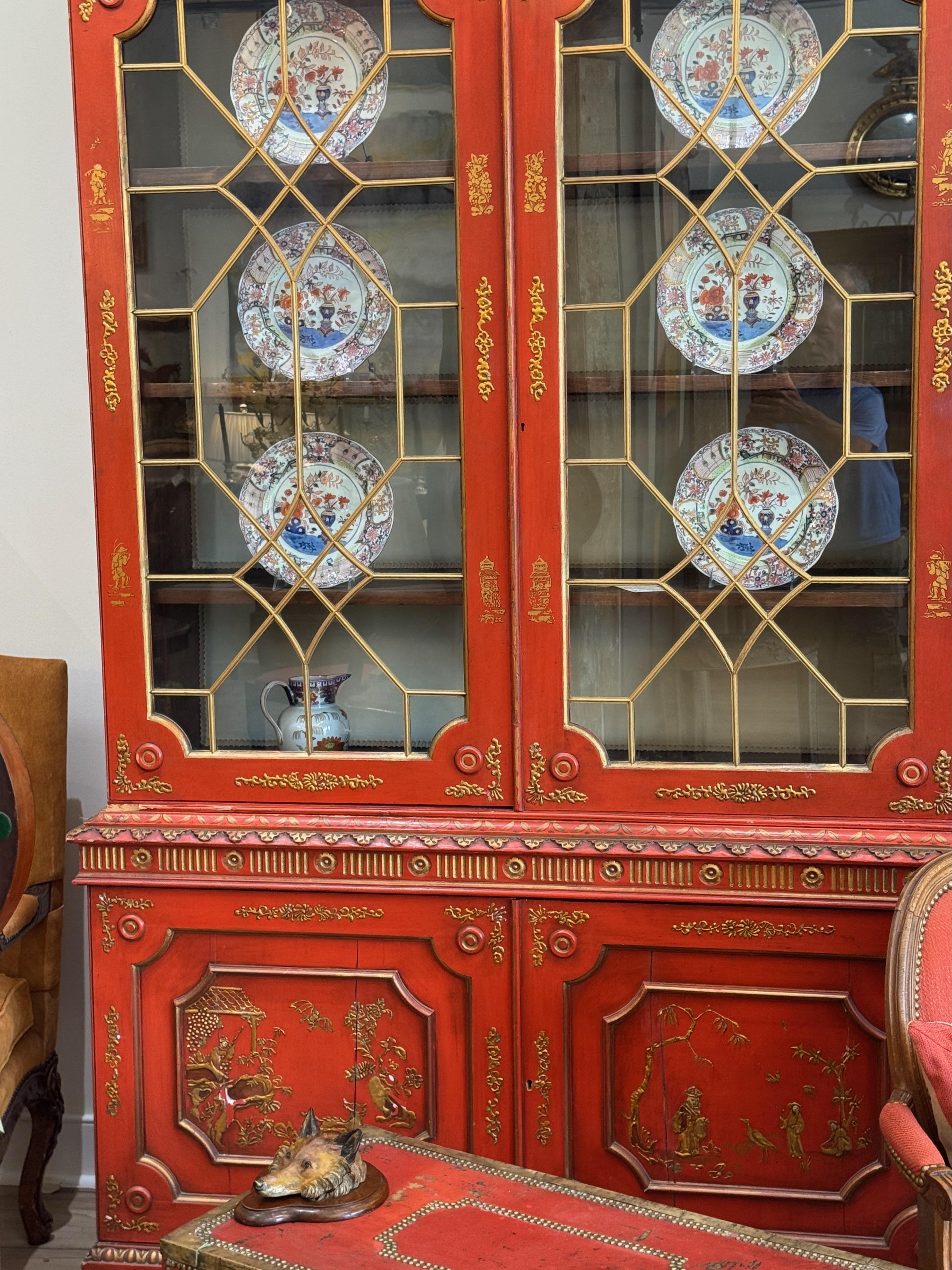 Armoires-bibliothèques Chinoiserie Ecarlate du milieu du 20ème siècle en vente 12