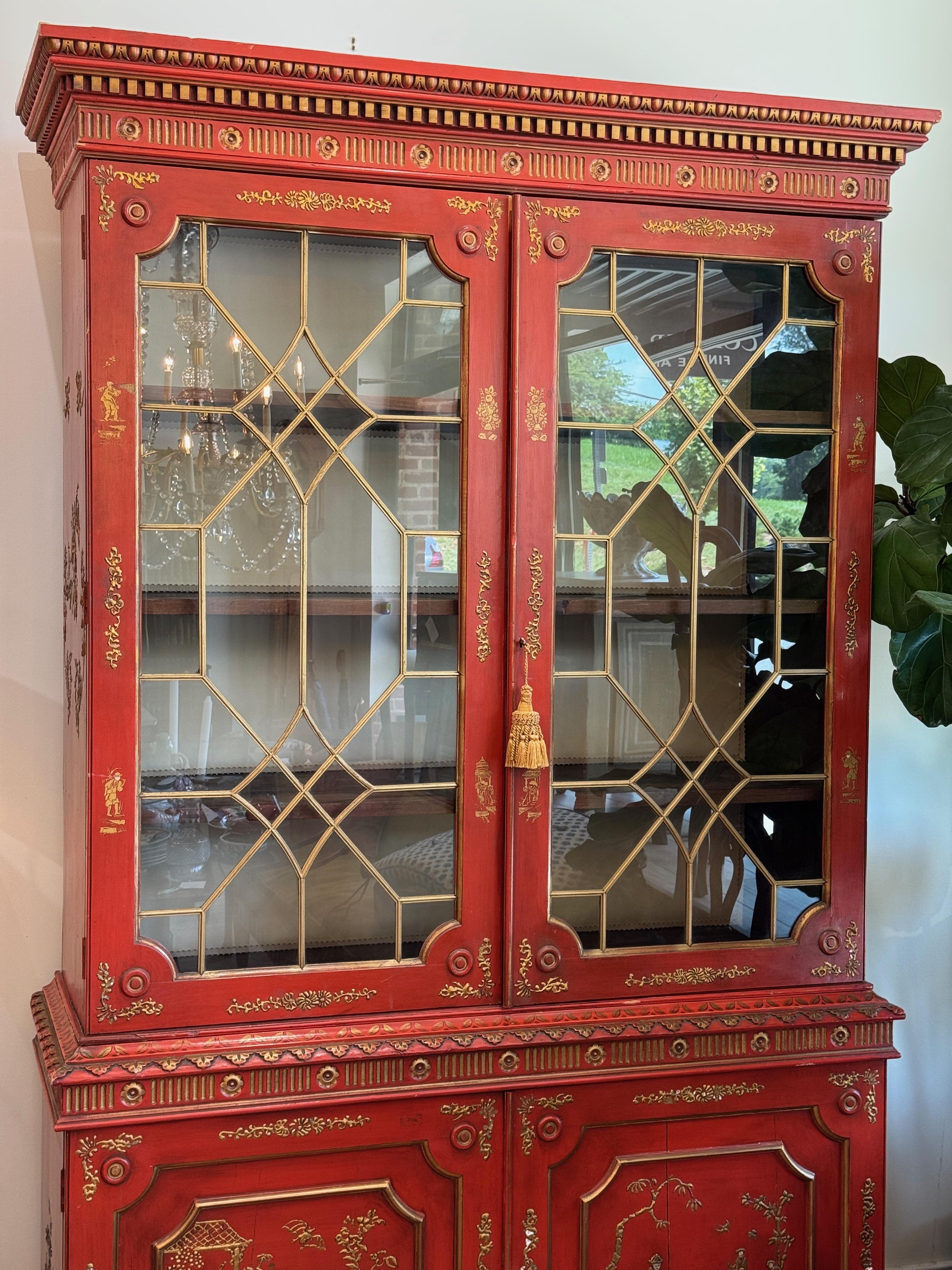 Armoires-bibliothèques Chinoiserie Ecarlate du milieu du 20ème siècle en vente 1