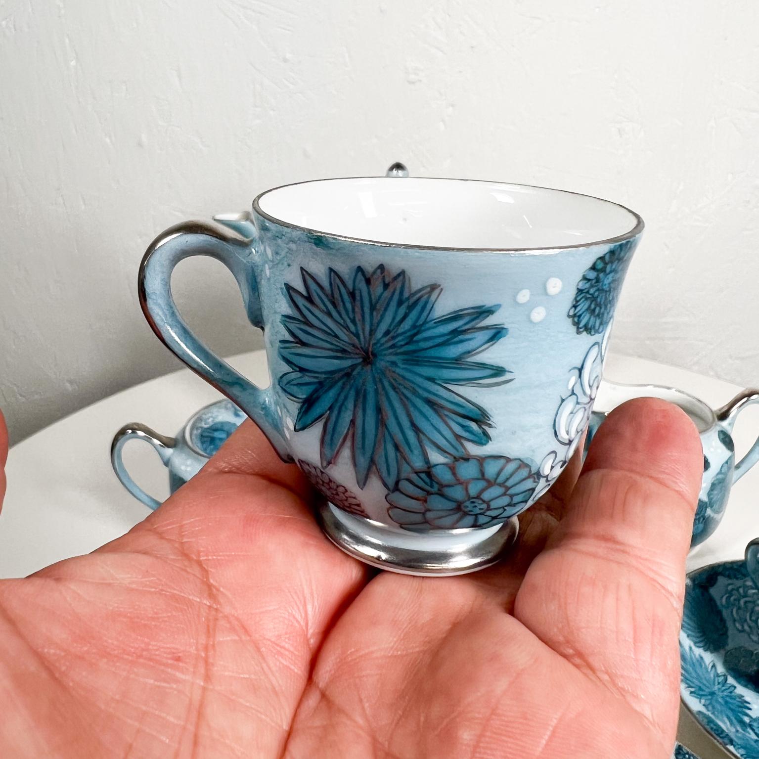 Service à thé bleu sculptural du milieu du 20e siècle pour quatre Japonais en vente 3