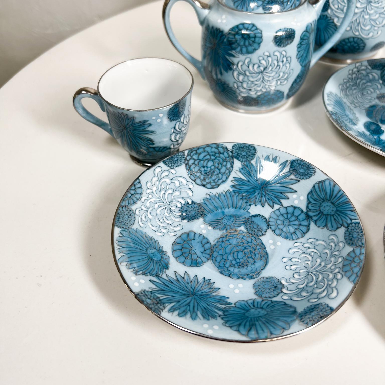 Service à thé bleu sculptural du milieu du 20e siècle pour quatre Japonais en vente 1