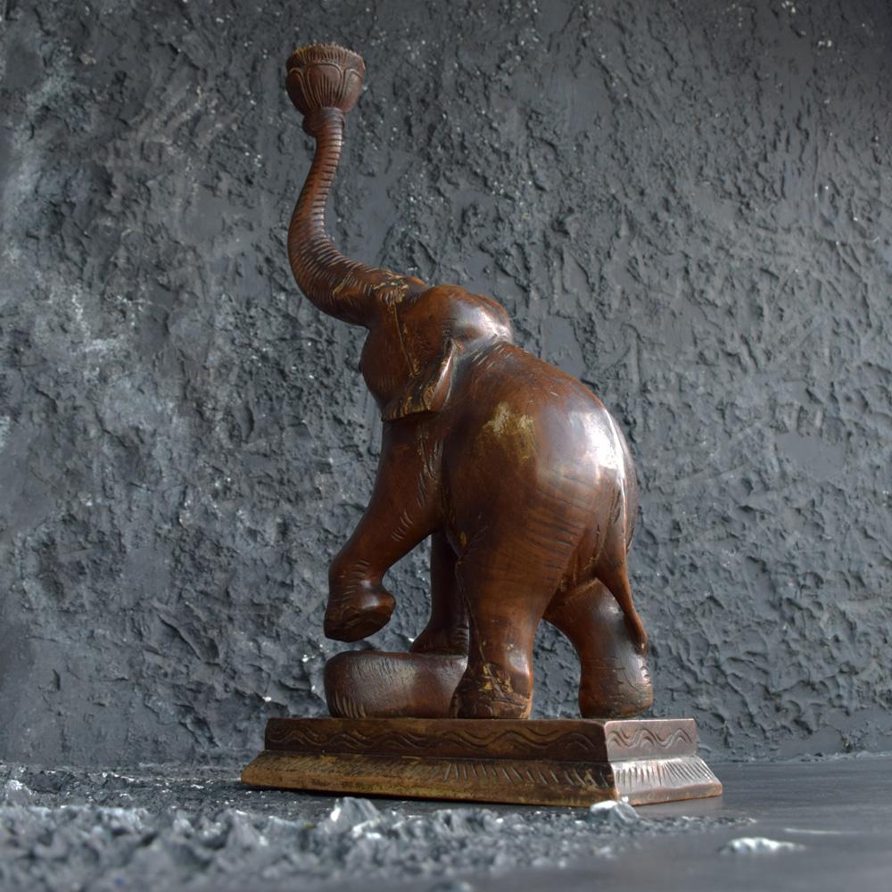 geschnitzte Elefanten-Kerzenhalter-Statue aus der Mitte des 20. Jahrhunderts 1
