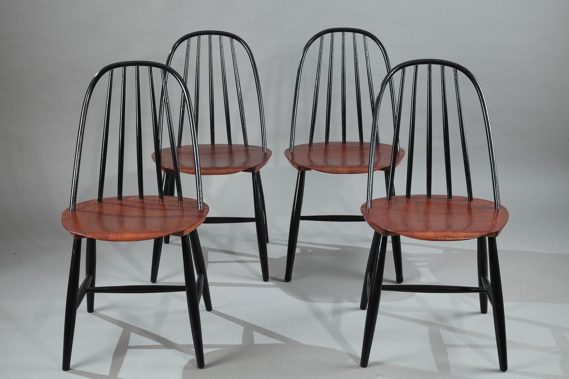 Set of four black lacquered chairs and teak seat, manufactured by Haga Fors, in Sweden,

circa 1950.
Dimension: W 17.7 in - D 16.1in - H 33.5in.
Dimension: L 45 cm, P 41 cm, H 85 cm.