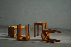 Set di 4 sgabelli impilabili d'epoca in pino, design danese, metà del XX secolo