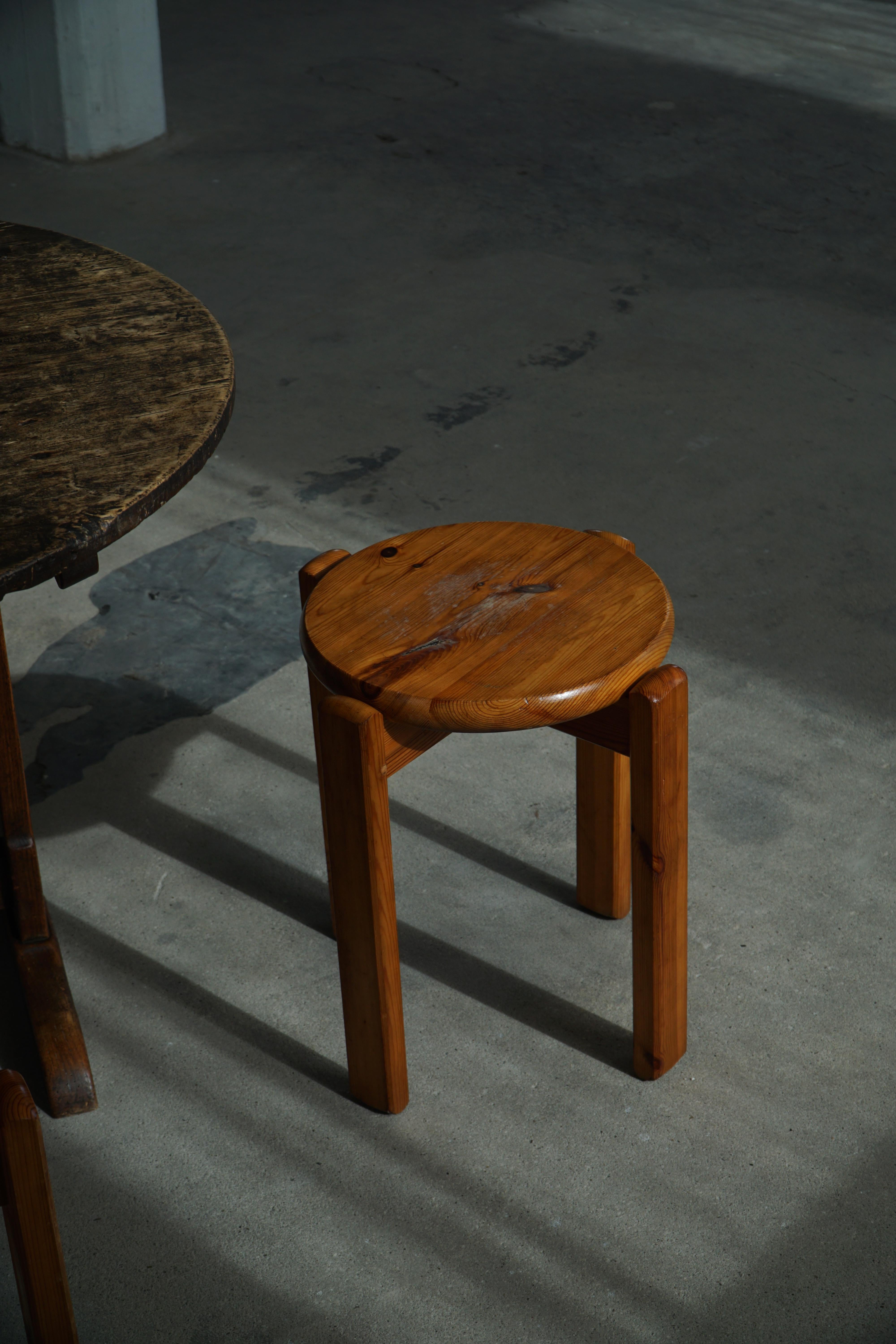 Mitte des 20. Jahrhunderts, Satz von 4 stapelbaren Vintage-Hockern aus Kiefernholz, dänisches Design im Angebot 2